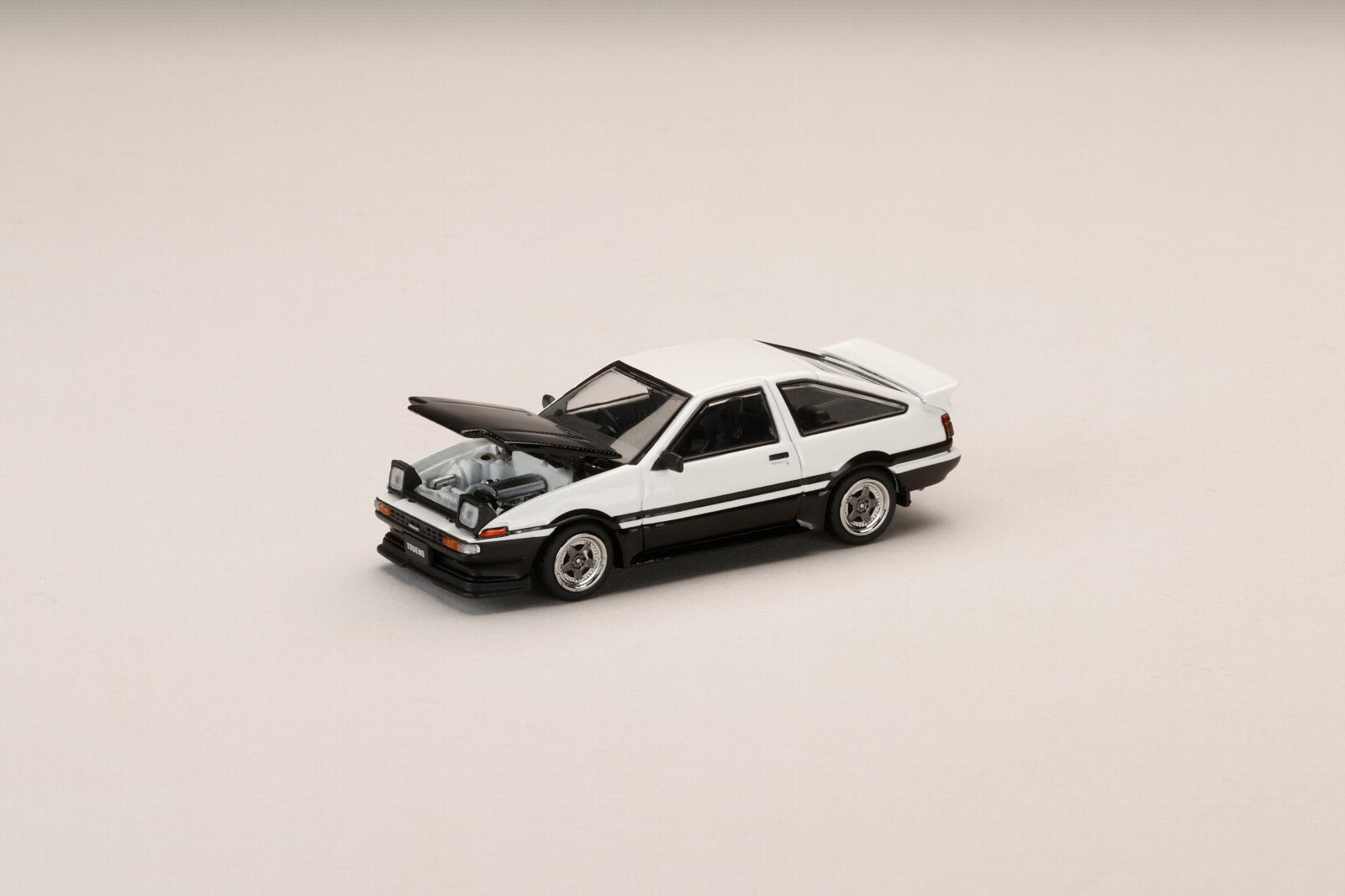 [HOBBY JAPAN] 1:64 Toyota Sprinter Trueno GT Apex (Ae86) Late Version JDM Style Carbon Bonnet White/Black