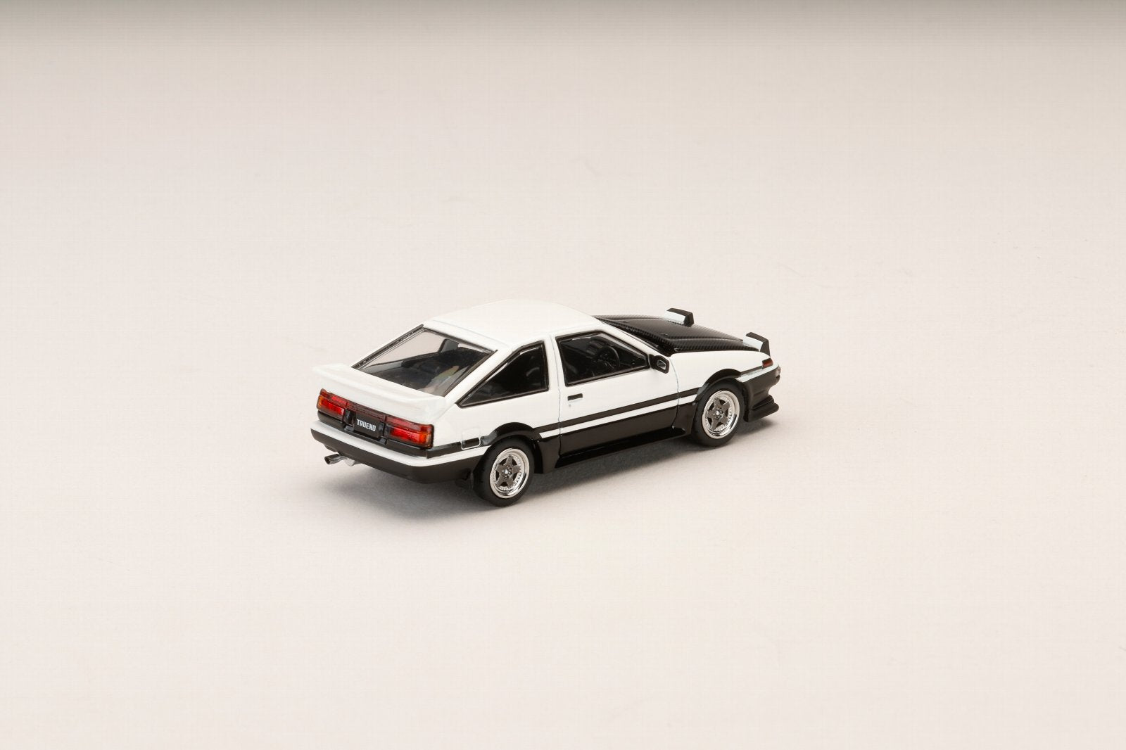 [HOBBY JAPAN] 1:64 Toyota Sprinter Trueno GT Apex (Ae86) Late Version JDM Style Carbon Bonnet White/Black