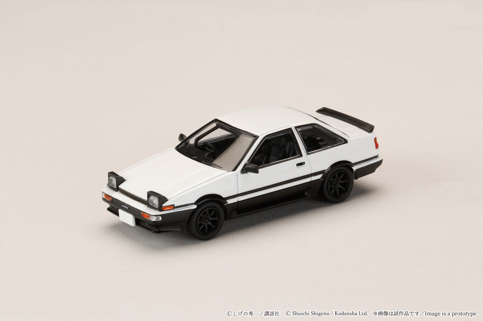 [HOBBY JAPAN] 1:64 Toyota Sprinter Trueno (AE86) 2door / Initial D Shinji Inui VS Takumi Fujiwara