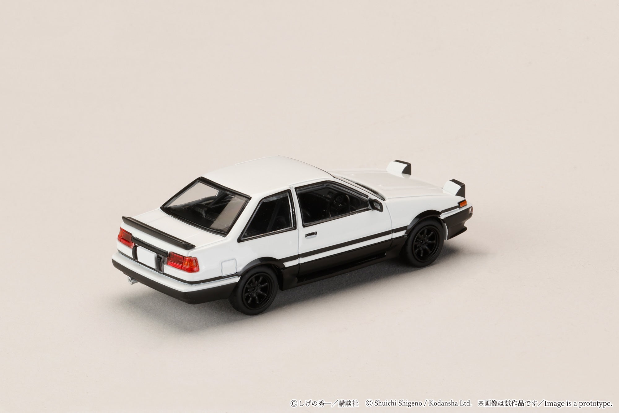 [HOBBY JAPAN] 1:64 Toyota Sprinter Trueno (AE86) 2door / Initial D Shinji Inui VS Takumi Fujiwara