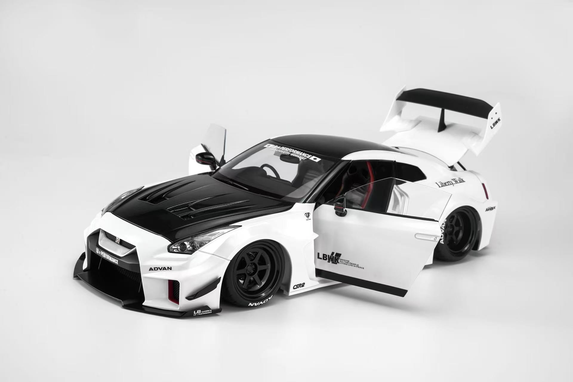 [MOTORHELIX] 1:18 LB-Silhouette 35GTR White