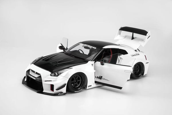 [MOTORHELIX] 1:18 LB-Silhouette 35GTR White
