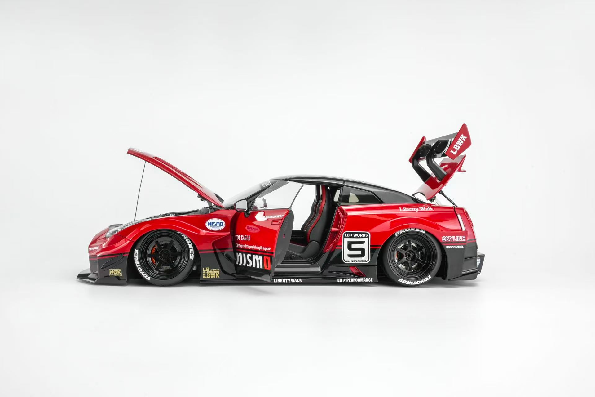 [MOTORHELIX] 1:18 LB-Silhouette 35GTR Red/Black