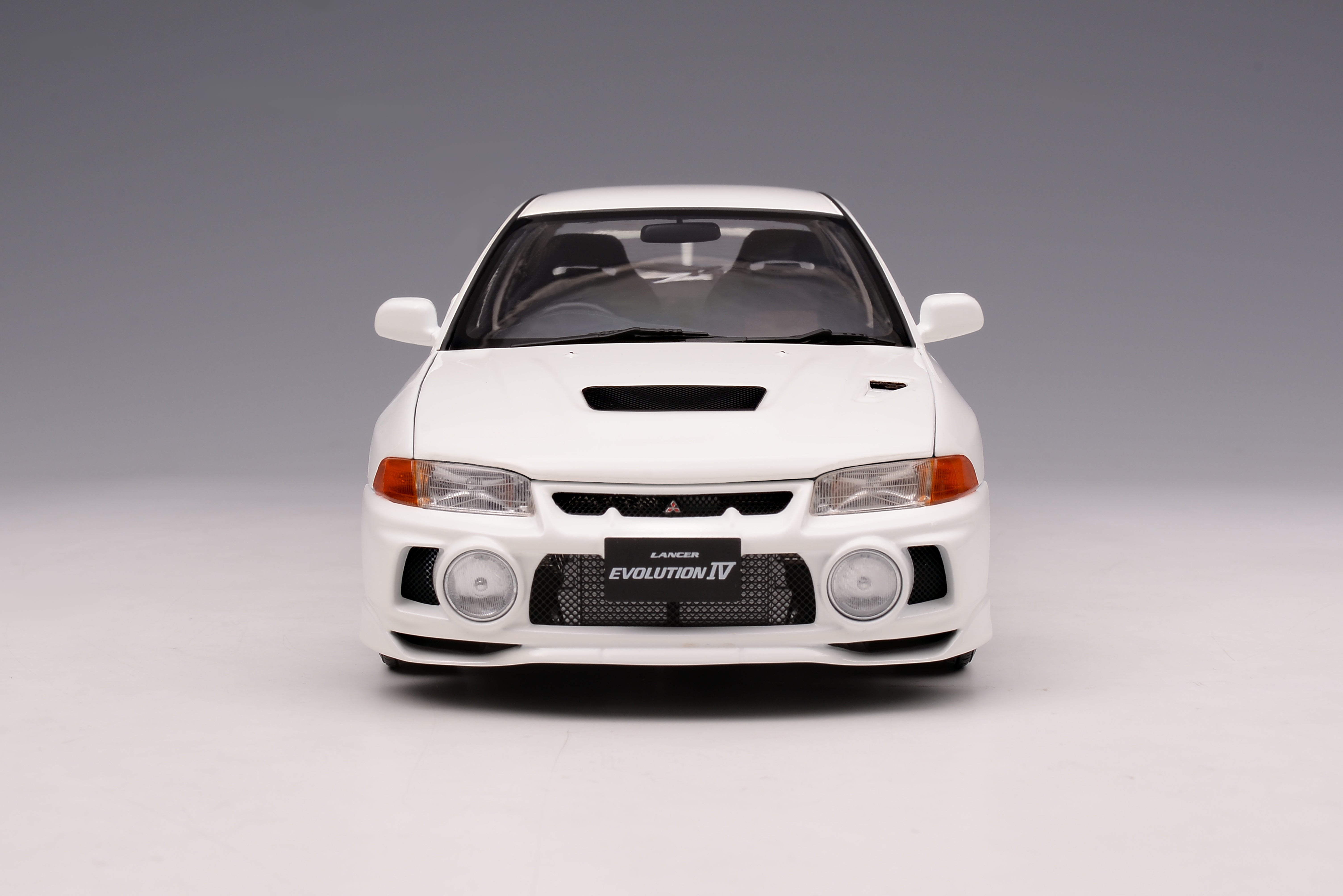 [MOTORHELIX] 1:18 Mitsubishi Lancer Evolution IV