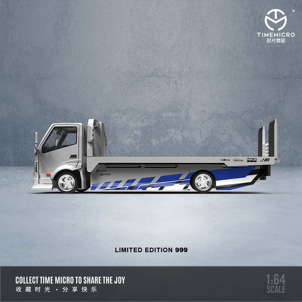 [TIME MICRO] 1:64 HINO 300 Flatbed Transport Trailer Nissan GTR R35 Silver/Blue Livery