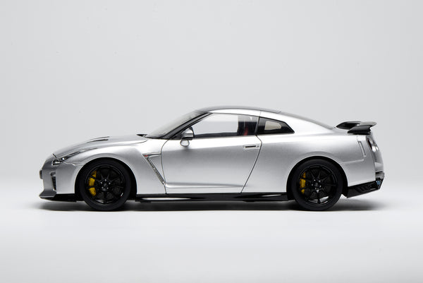 [MOTORHELIX] 1:18 Nissan GT-R (R35) Track Edition Engineered by Nismo T-Spec 2022 Metal Silver