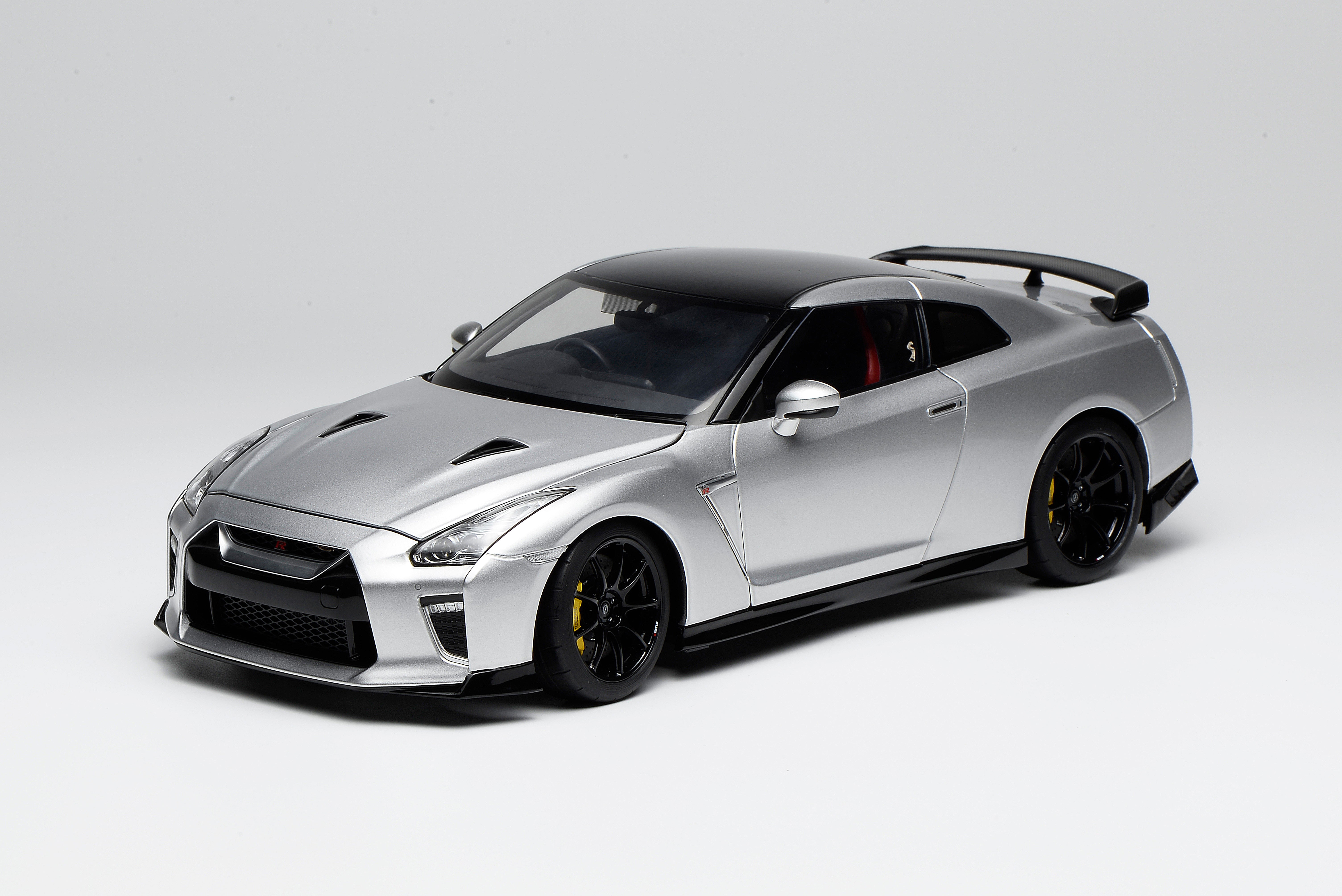 [MOTORHELIX] 1:18 Nissan GT-R (R35) Track Edition Engineered by Nismo T-Spec 2022 Metal Silver