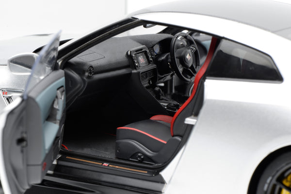 [MOTORHELIX] 1:18 Nissan GT-R (R35) Track Edition Engineered by Nismo T-Spec 2022 Metal Silver