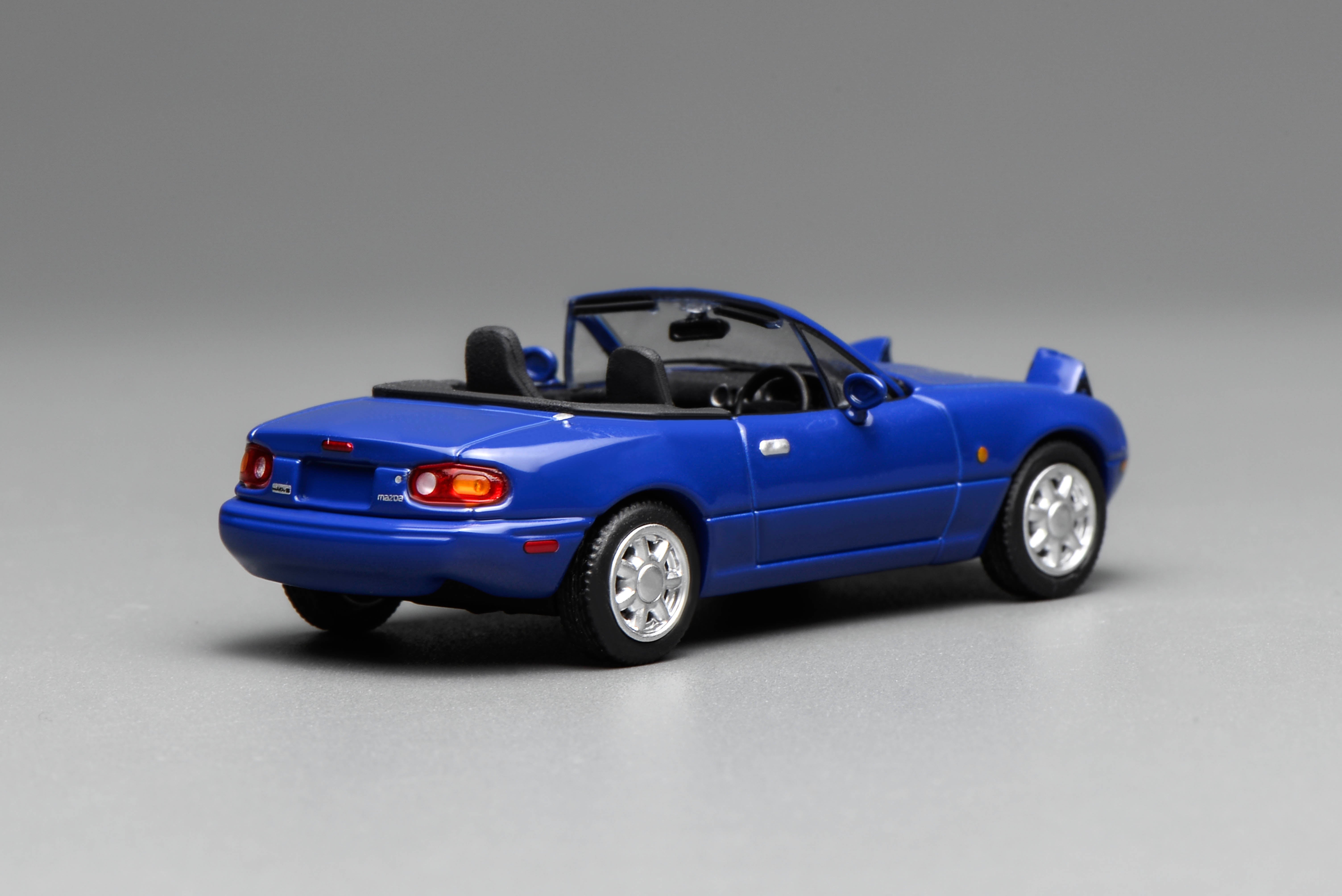 [MOTORHELIX] 1:64 Mazda Eunos Roadster (NA) RHD Laguna Blue