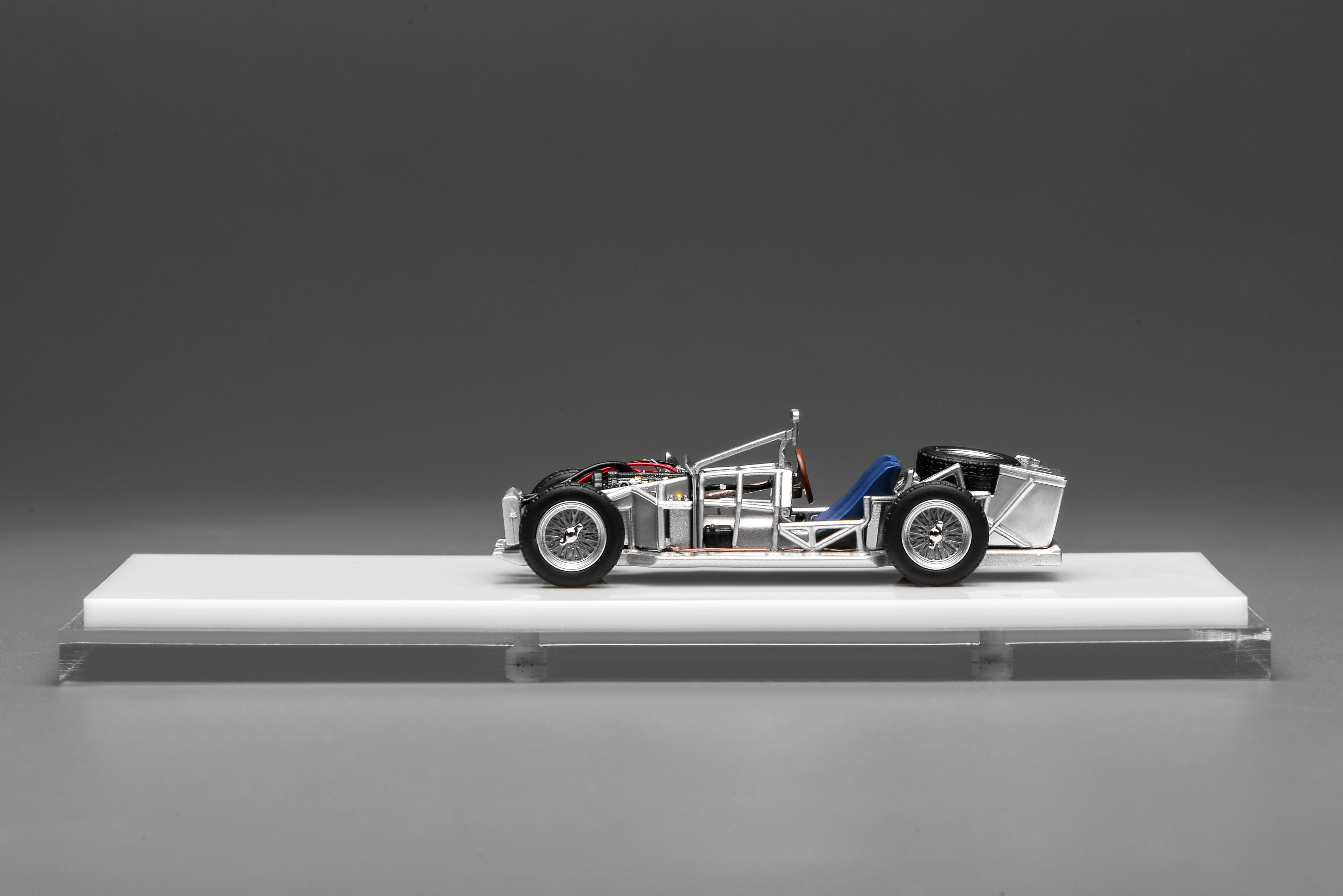 [MOTORHELIX] 1:64 Shelby Spaceframe With Engine