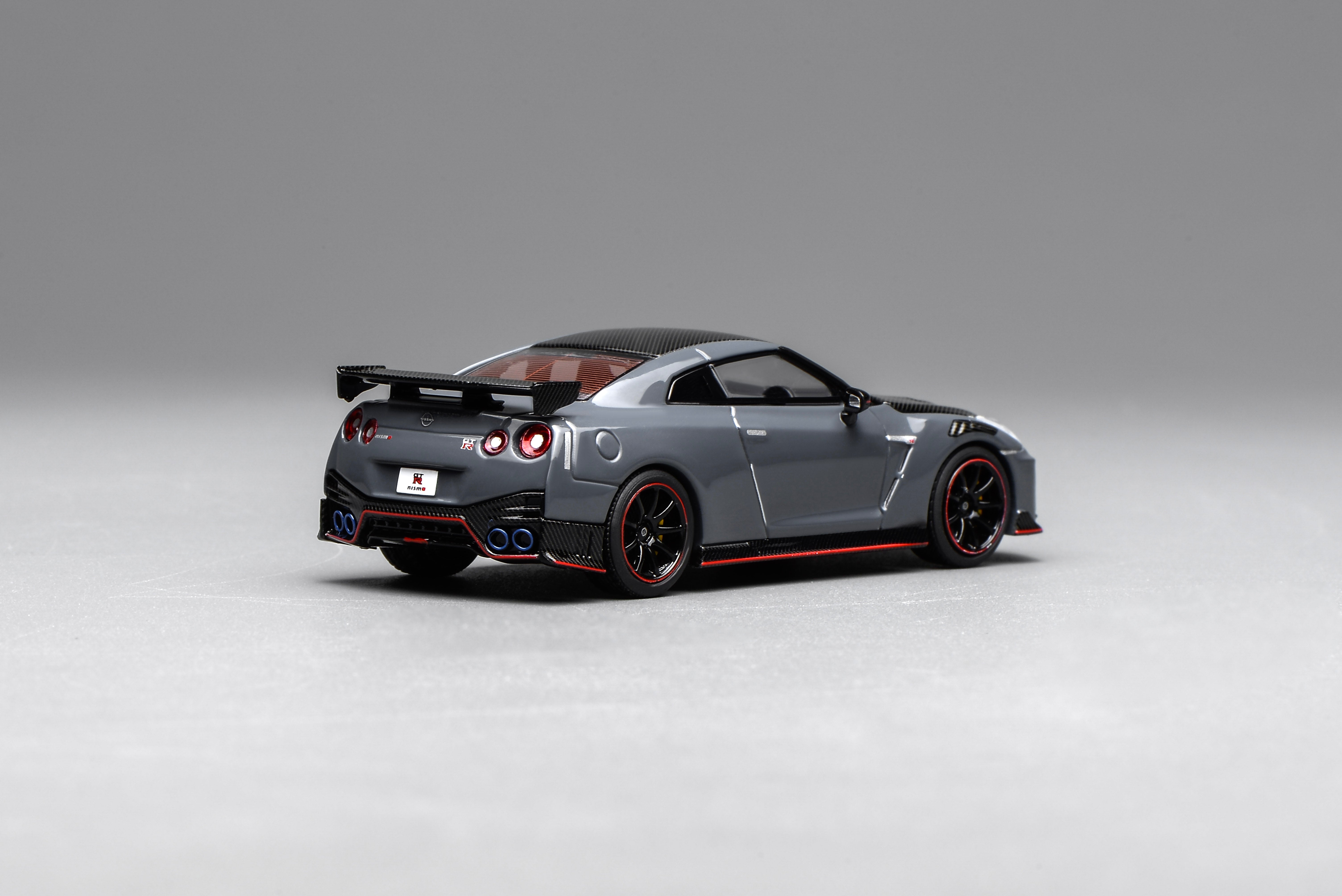 [MOTORHELIX] 1:64 Nissan Skyline GTR R35 Special Edition Stealth Grey