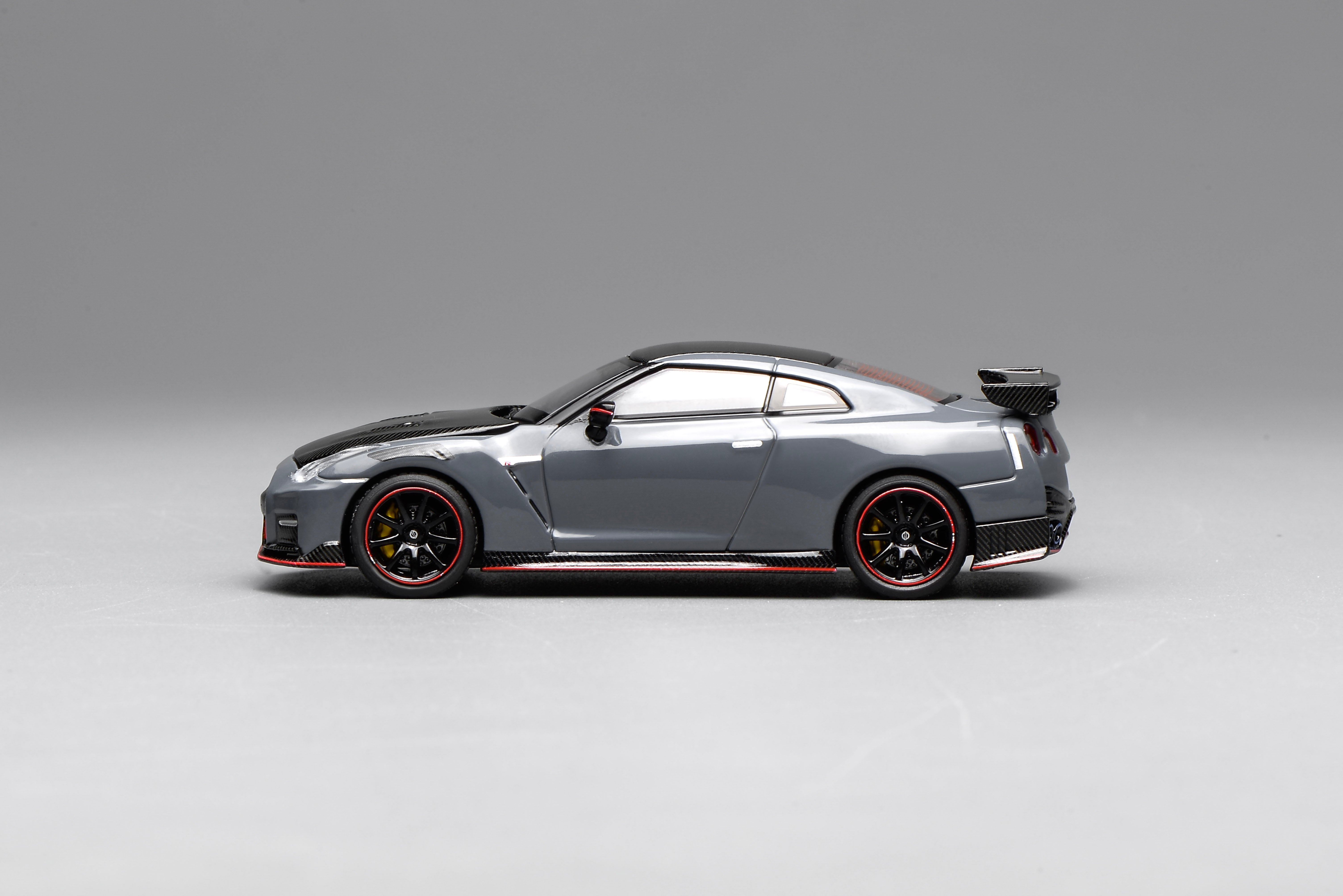 [MOTORHELIX] 1:64 Nissan Skyline GTR R35 Special Edition Stealth Grey