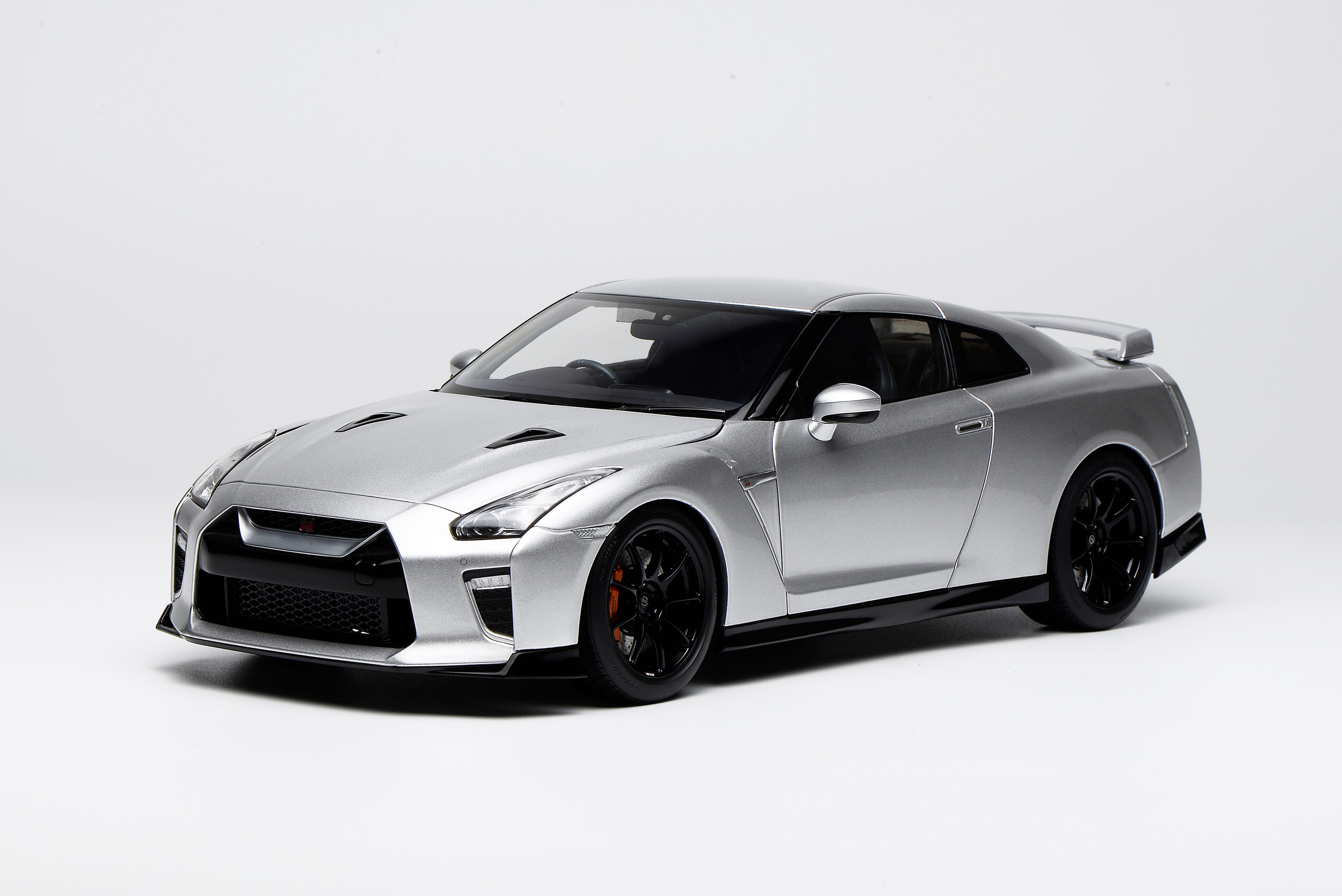 [MOTORHELIX] 1:18 Nissan GT-R (R35) Track Edition Engineered By Nismo 2020 Ultimate Metal Silver