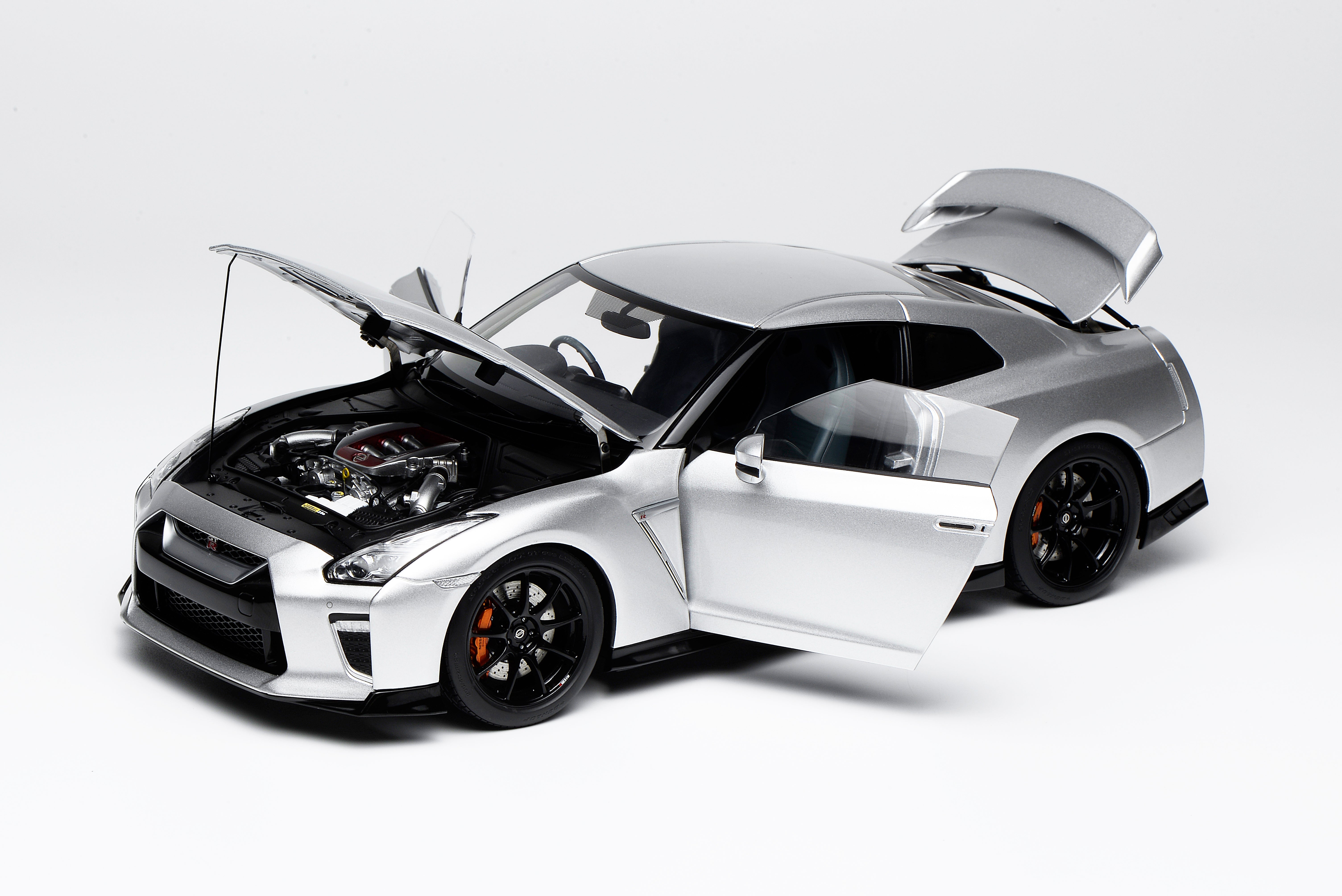 [MOTORHELIX] 1:18 Nissan GT-R (R35) Track Edition Engineered By Nismo 2020 Ultimate Metal Silver