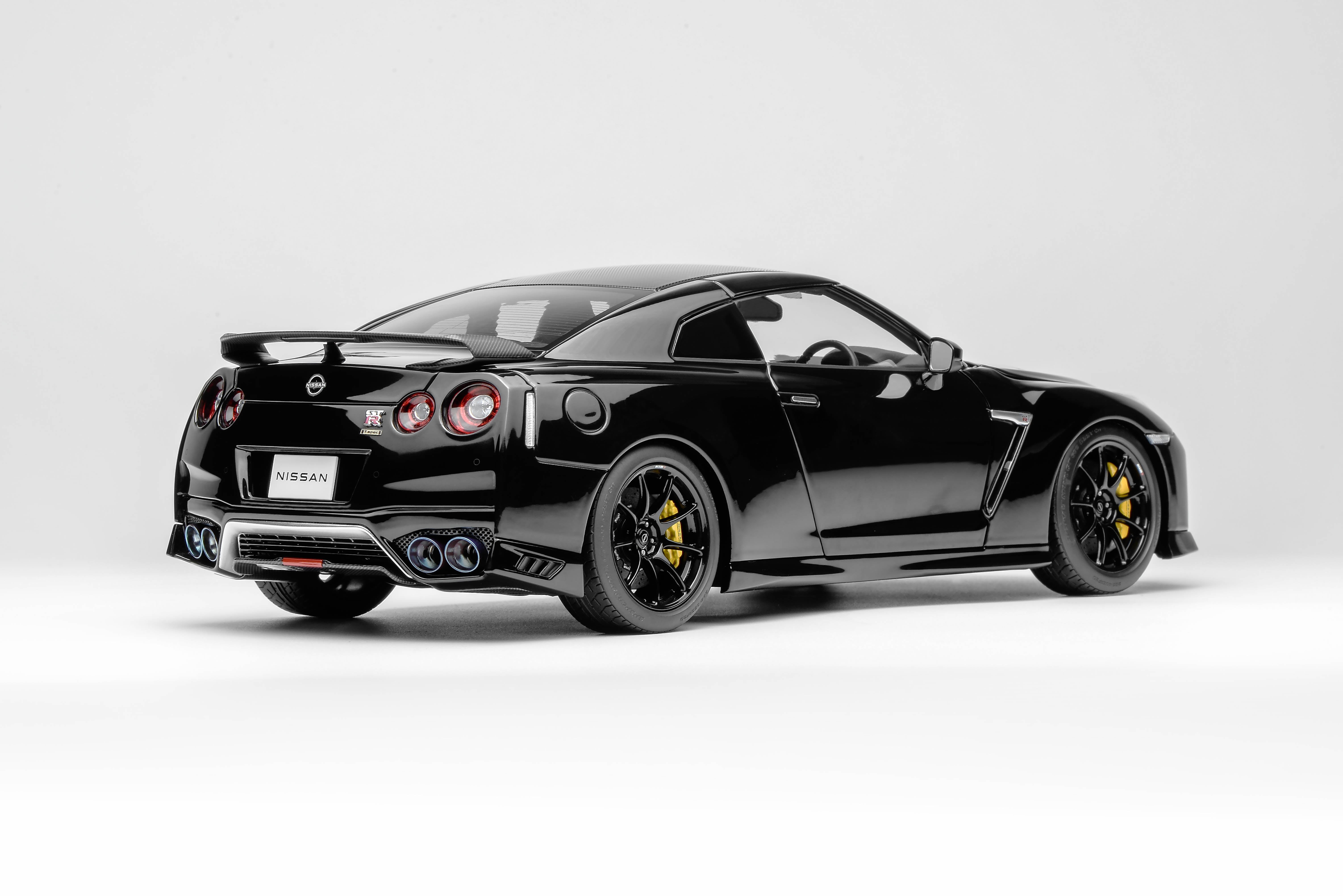 [MOTORHELIX] 1:18 Nissan GT-R (R35) Track Edition Engineered by Nismo T-Spec 2022 Meteor Flake Black Pearl