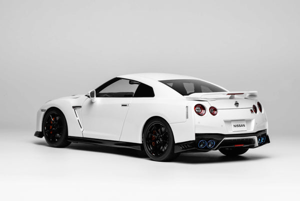 [MOTORHELIX] 1:18 Nissan GT-R (R35) Track Edition Engineered By Nismo 2020 Brilliant White Pearl