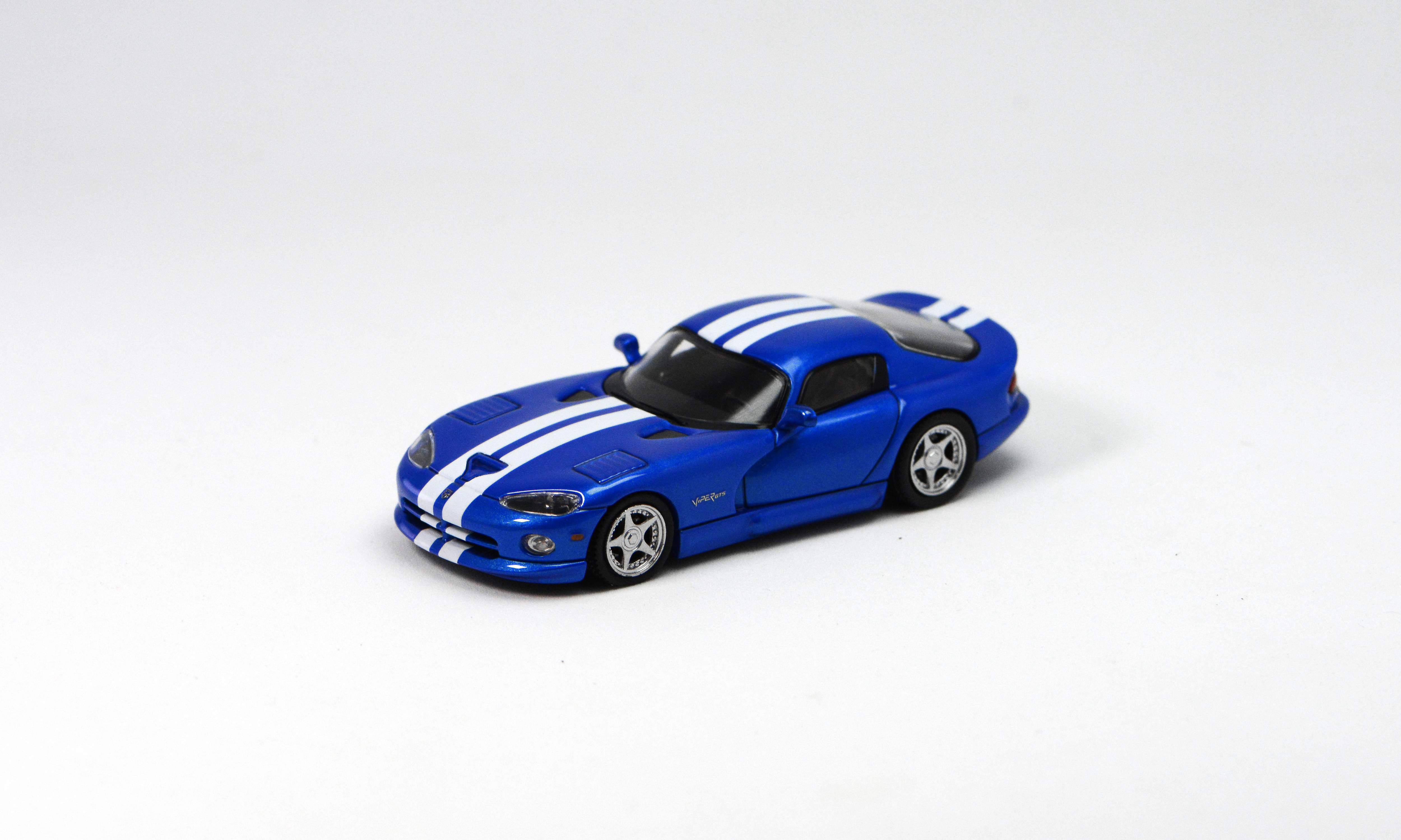 [GFCC] 1:64 Razer Viper GTS Blue White Stripes
