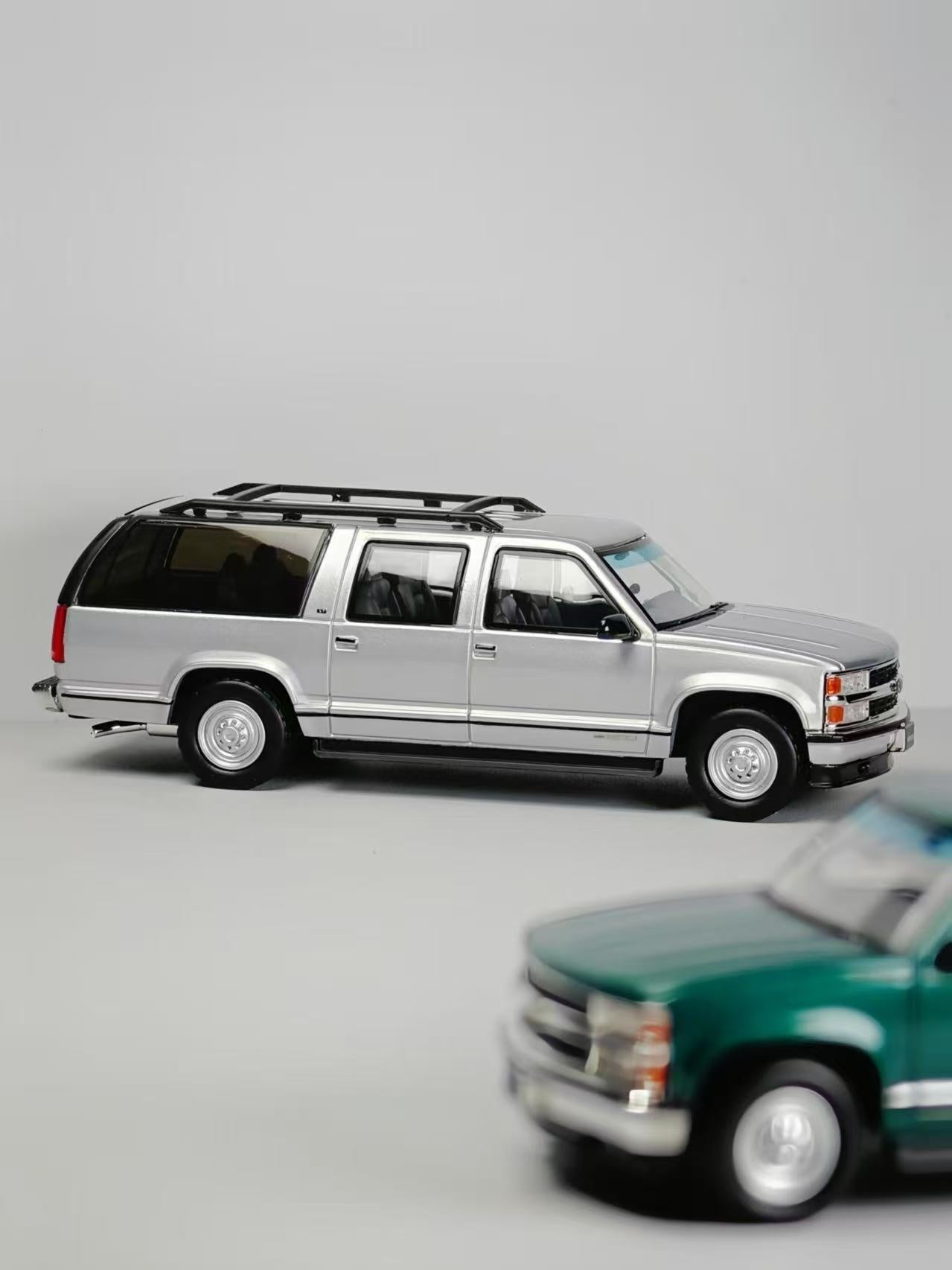 [BLISS] 1:64 Chevrolet Suburban Green & Pearl Silver [2026 TMCS Limited Edition]