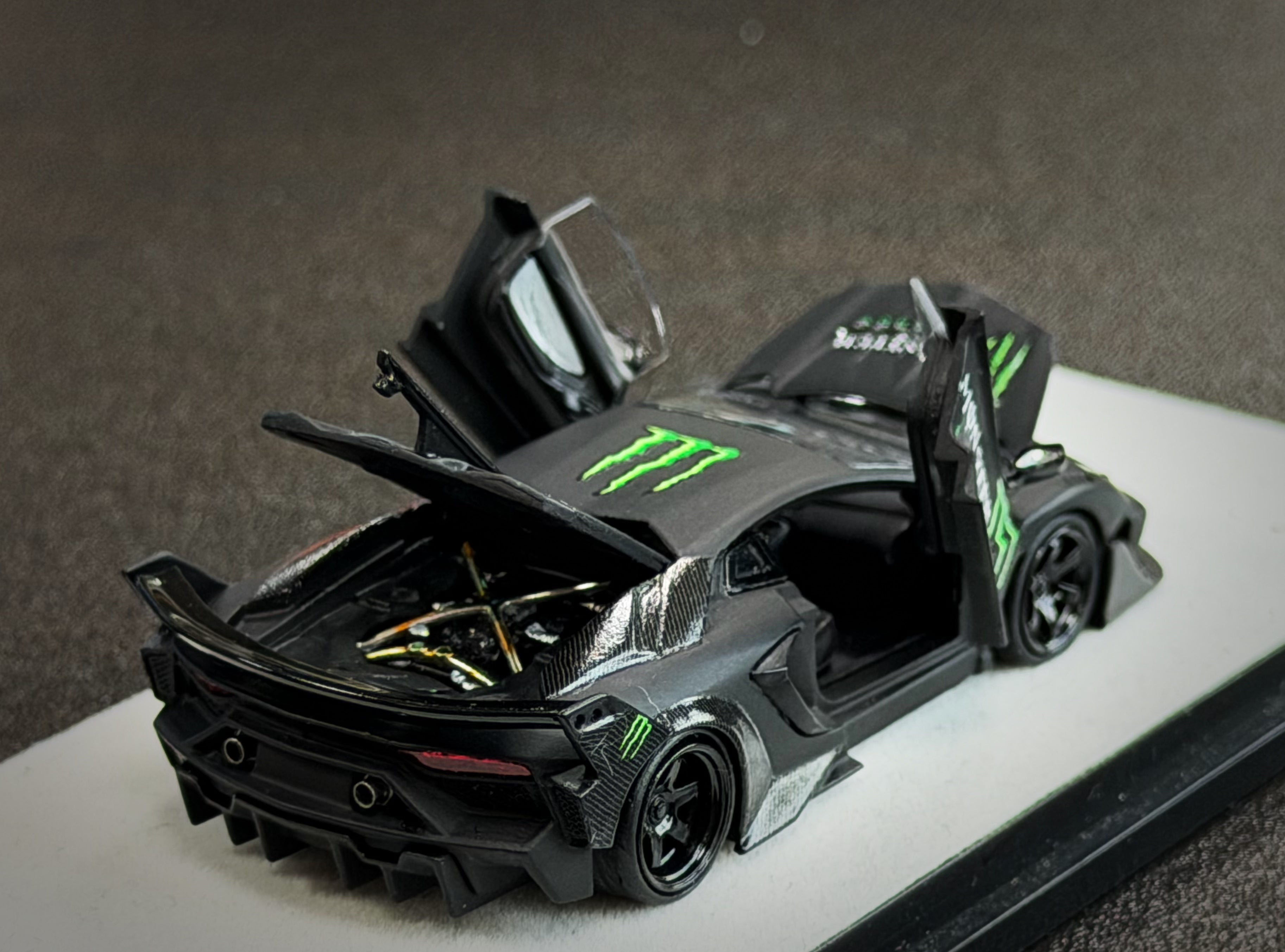 [PGM] 1:64 LP700 GT Evo Black Monster Ordinary (Rectangle Base)