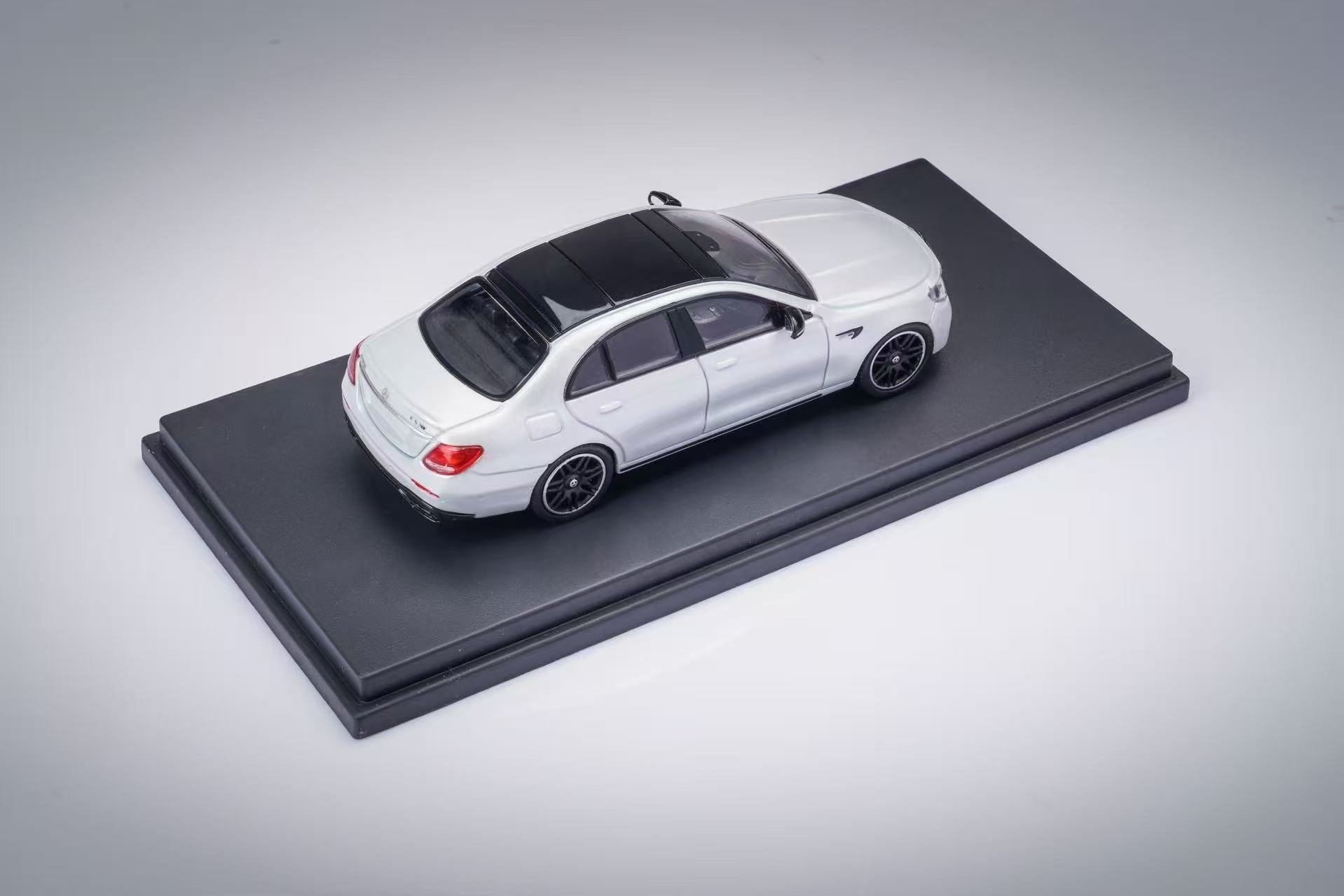 [PETROL STUDIO] 1:64 Mercedes AMG E63S