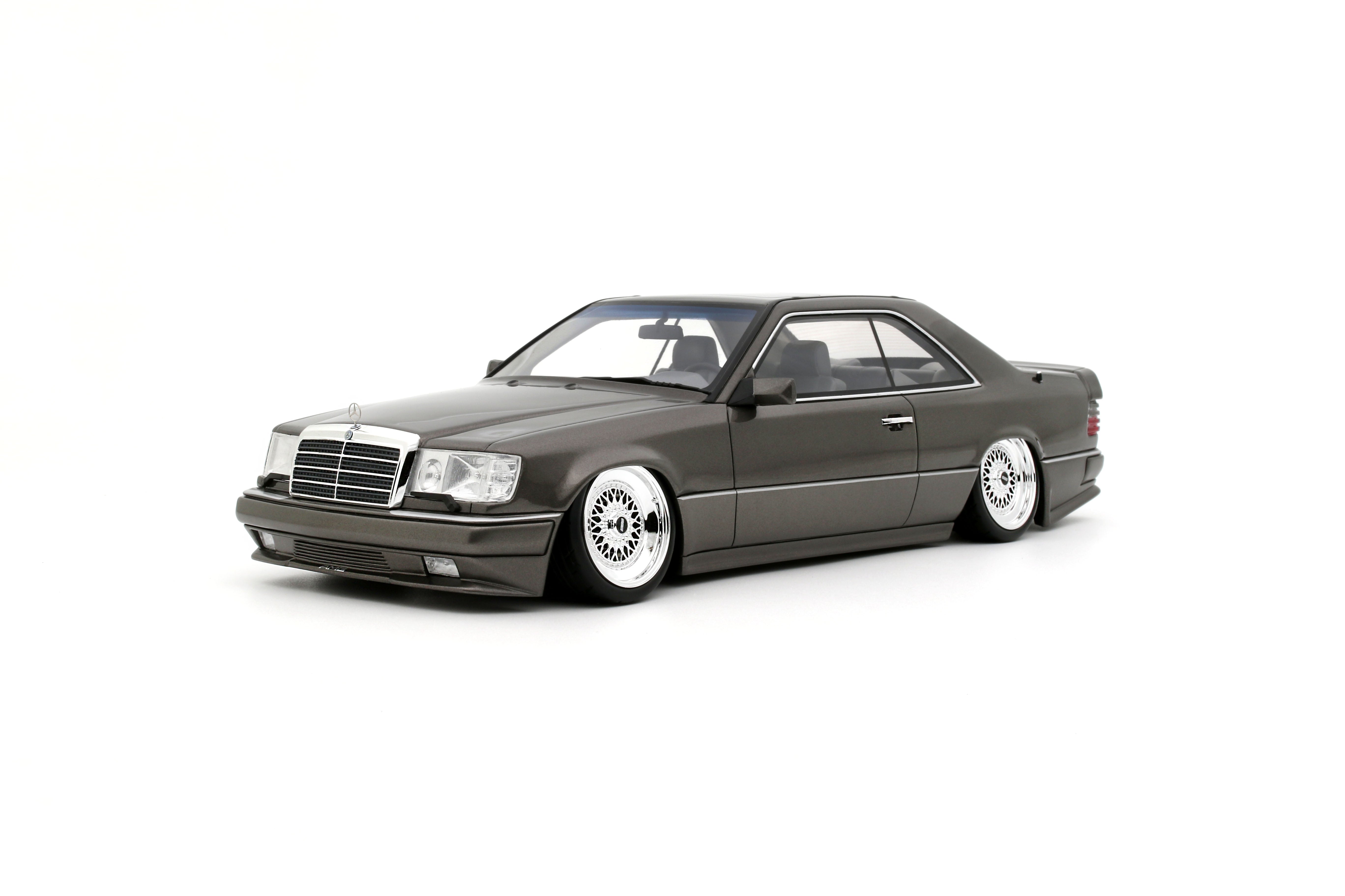 [OTTOMOBILE] 1:18 Mercedes-Benz C124 AMG 