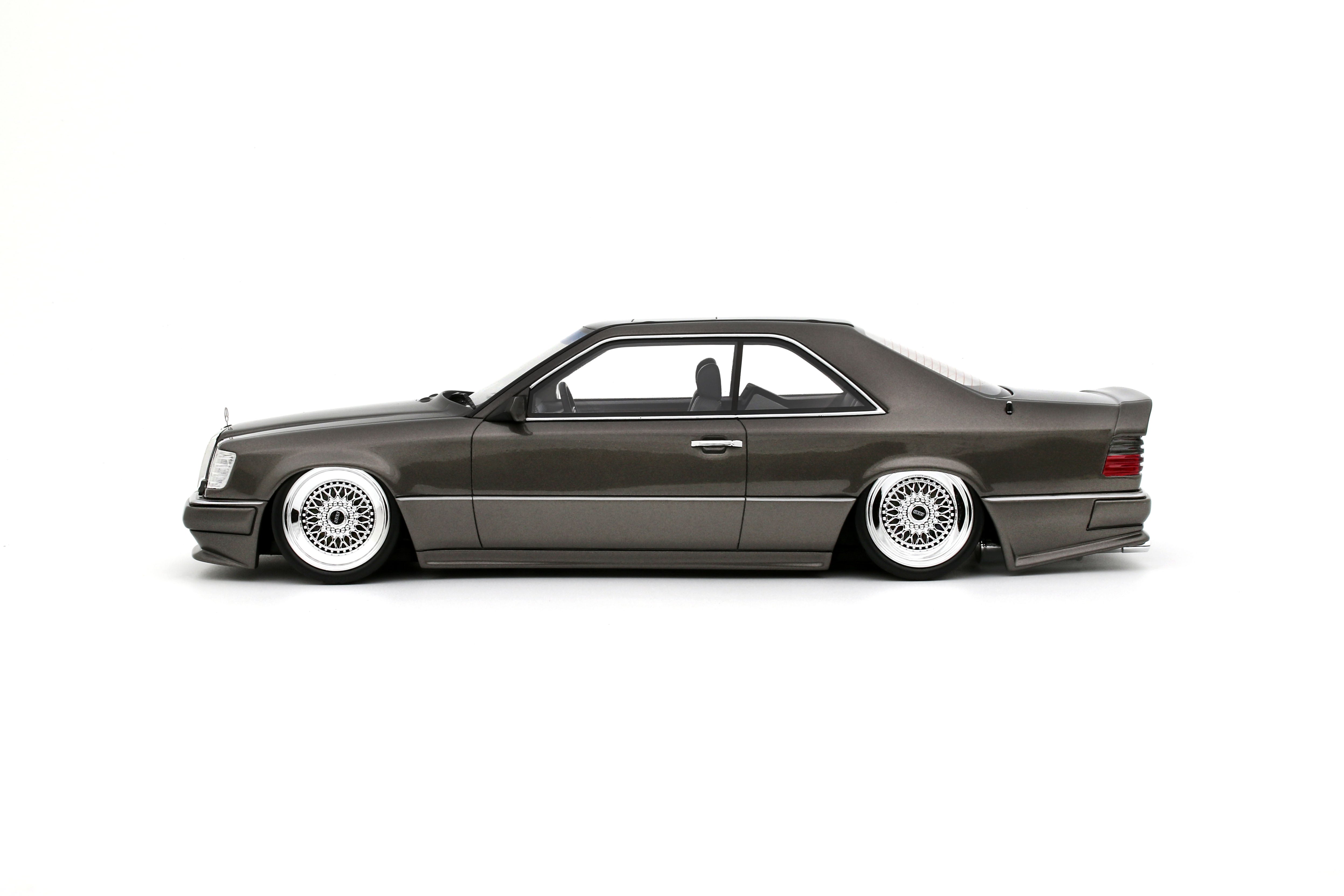 [OTTOMOBILE] 1:18 Mercedes-Benz C124 AMG 