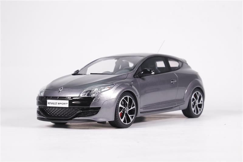 [OTTOMOBILE] 1:18 Renault Megane III RS Phase 1 Gris Cassiopée 2009 [OT1392]