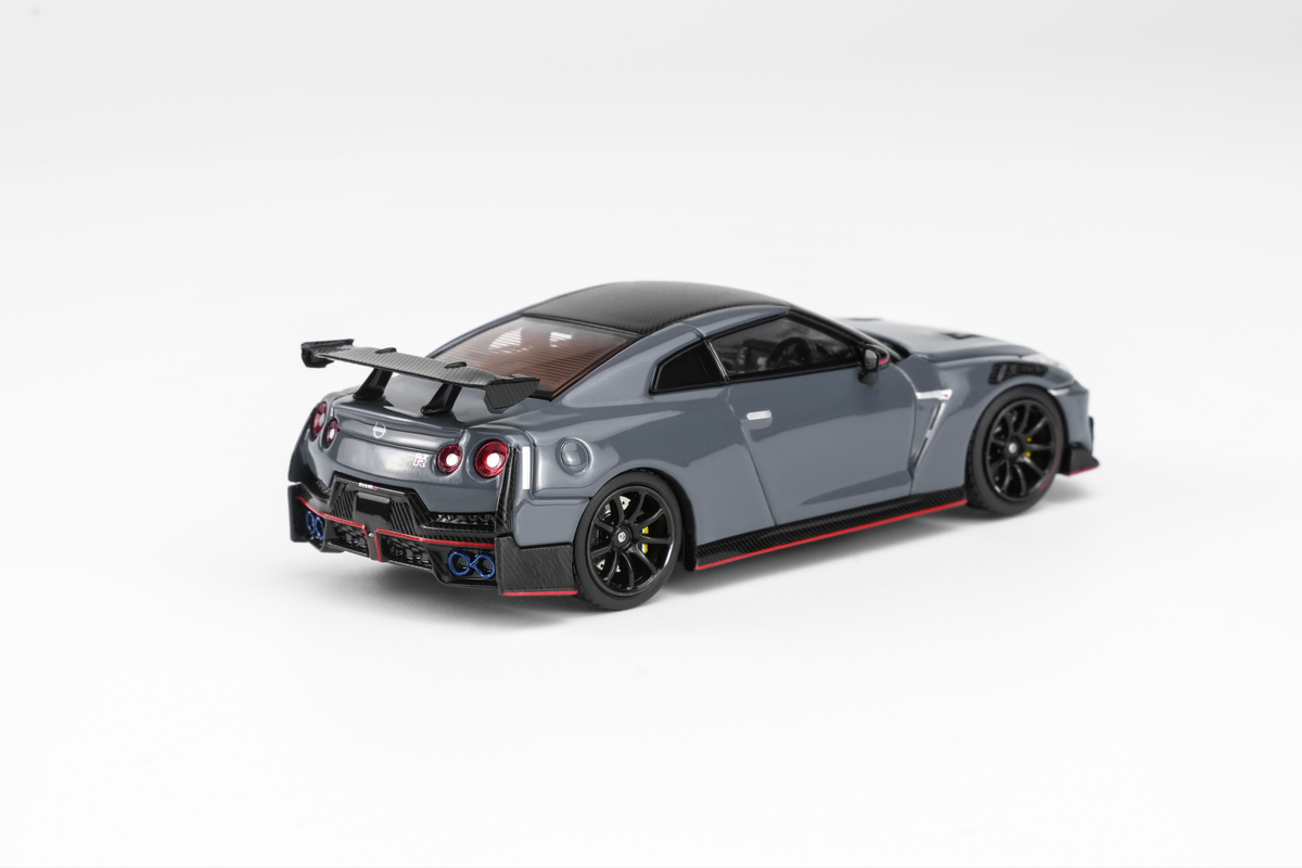 [MOTORHELIX] 1:64 Nissan GT-R Nismo (R35) 2024 Stealth Gray With Magnetic Engine Cover