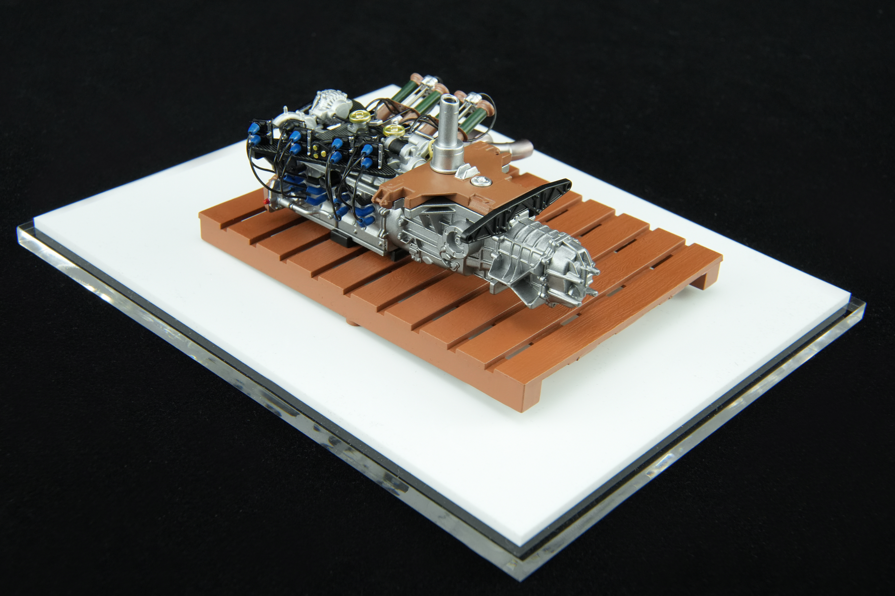 [MOTORHELIX] 1:18 Mazda R26B Rotary Engine