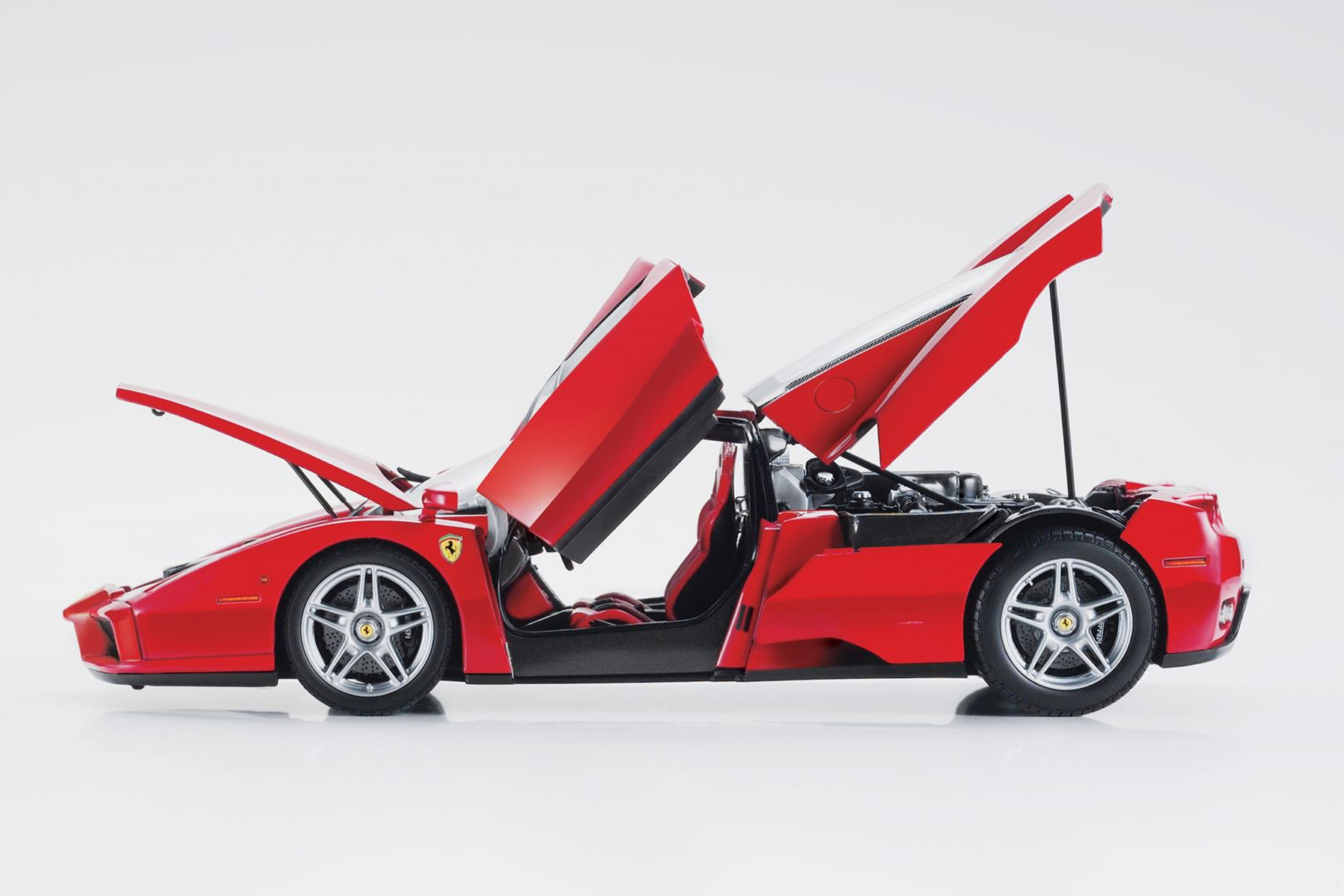[BBR MODELS] 1:18 Ferrari Enzo Rosso Corsa With Silver Wheels