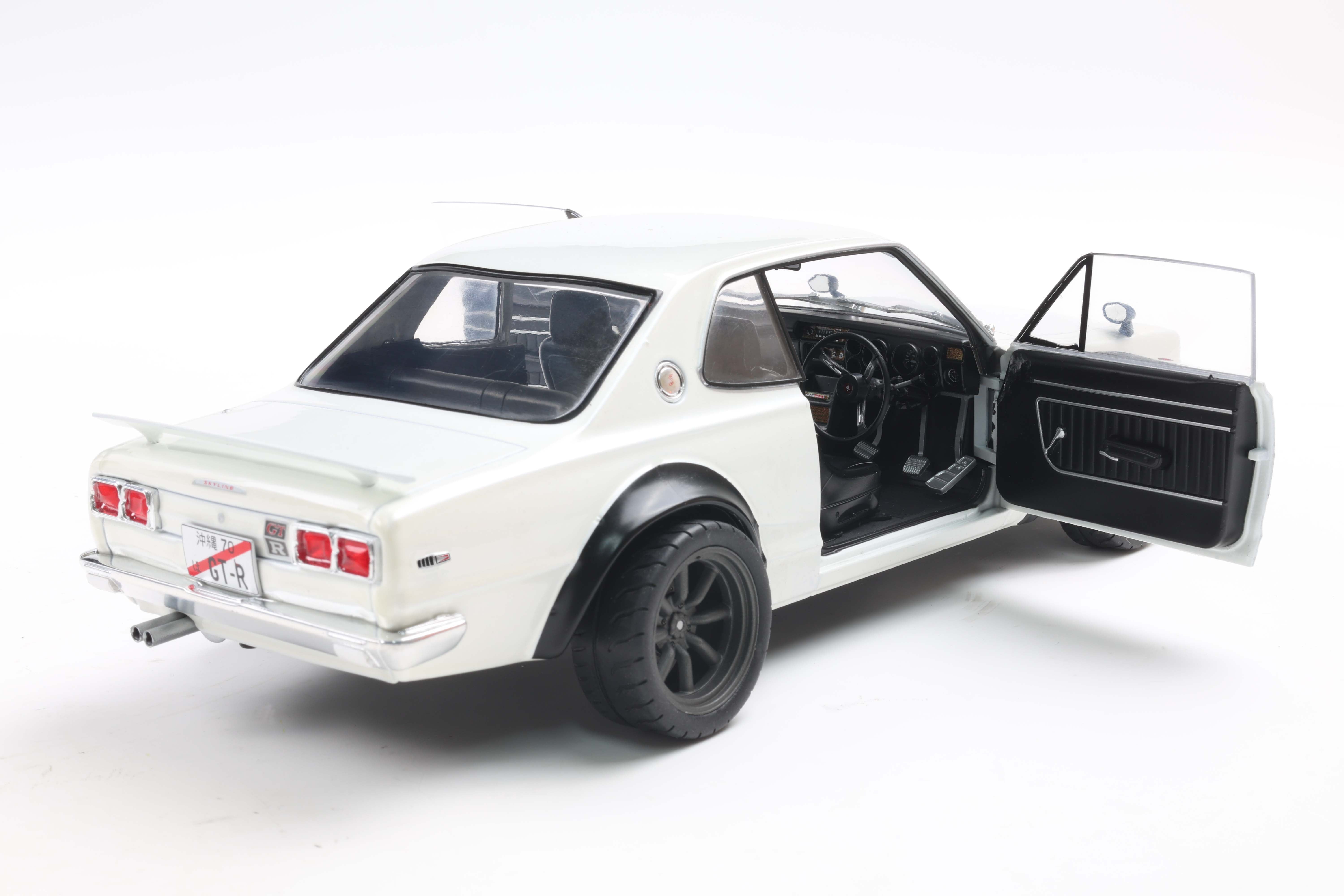[SOLIDO] 1:18 Nissan Skyline (C10) Hakosuka Solido Works Pearl White 1970