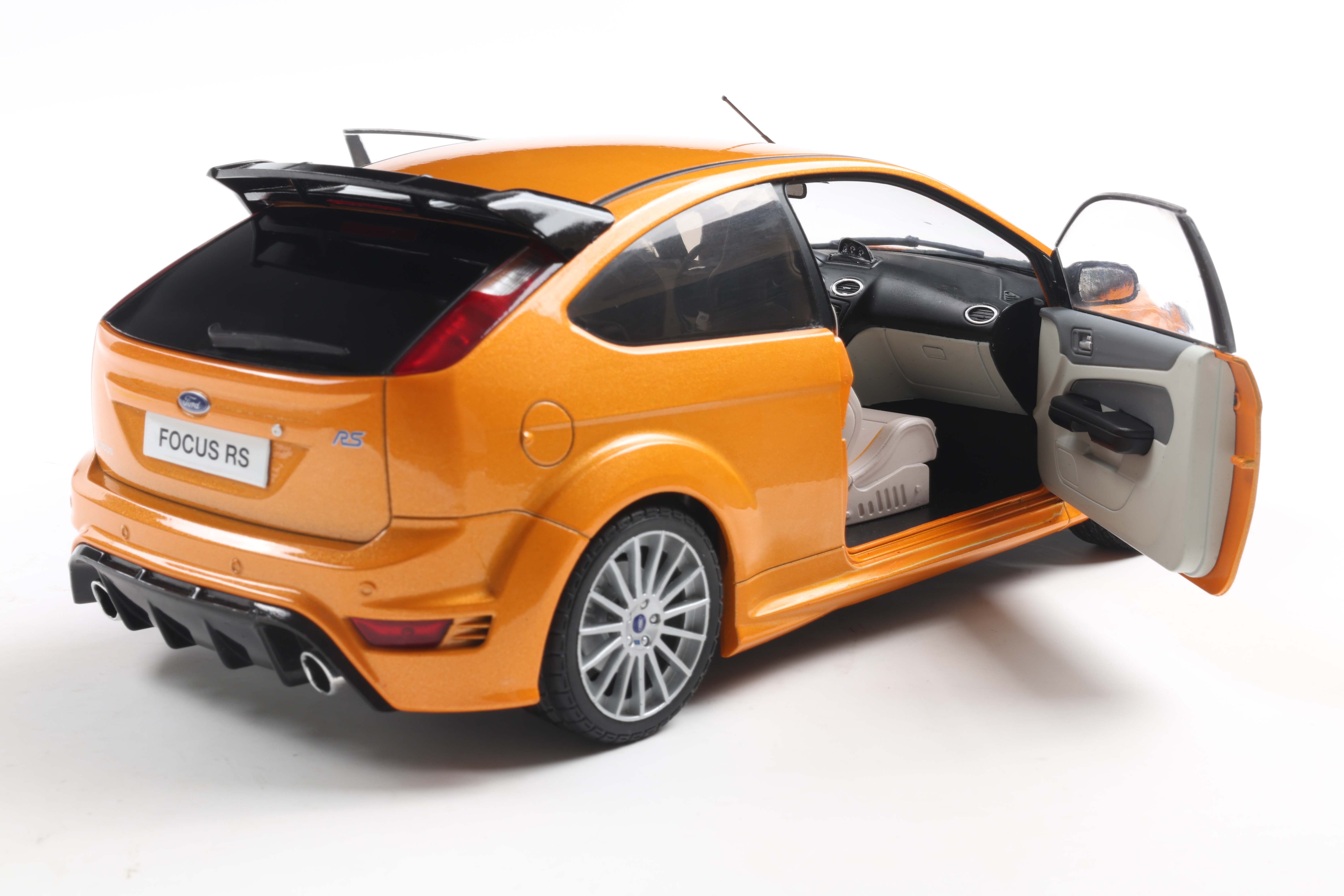 [SOLIDO] 1:18 Ford Focus RS MK2 Pack RS Plus Electric Orange 2009