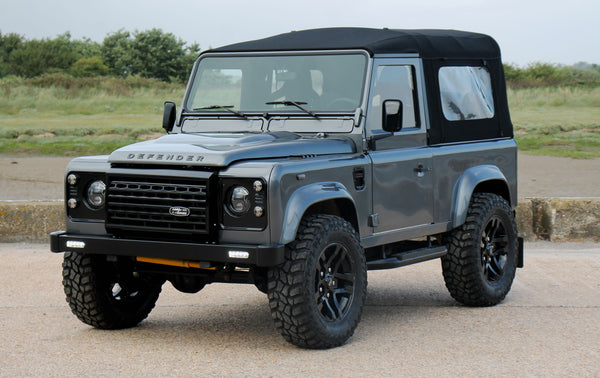 [SOLIDO] 1:18 Land Rover Defender 90 Short With Rear Cover Mat Silver 2016