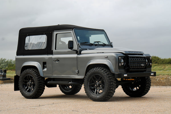 [SOLIDO] 1:18 Land Rover Defender 90 Short With Rear Cover Mat Silver 2016