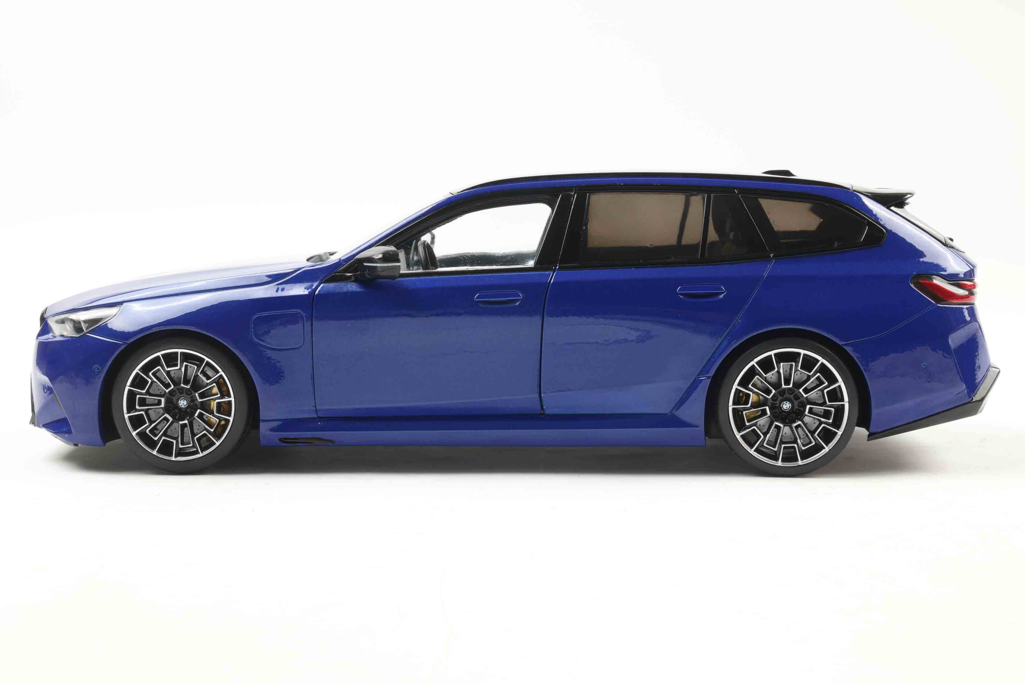 [SOLIDO] 1:18 BMW M5 Touring Marina Bay Blue Metallic 2024