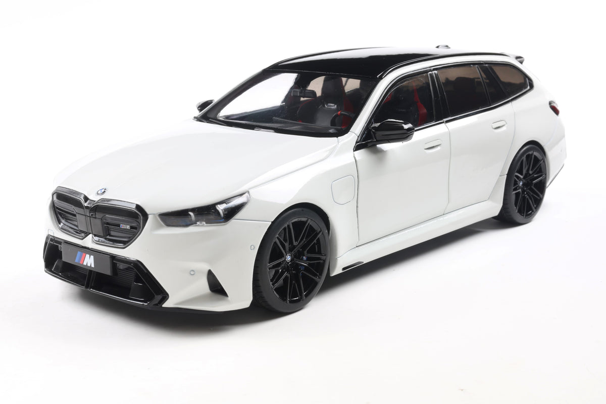 [SOLIDO] 1:18 BMW M5 Touring Alpine White Solid 2025