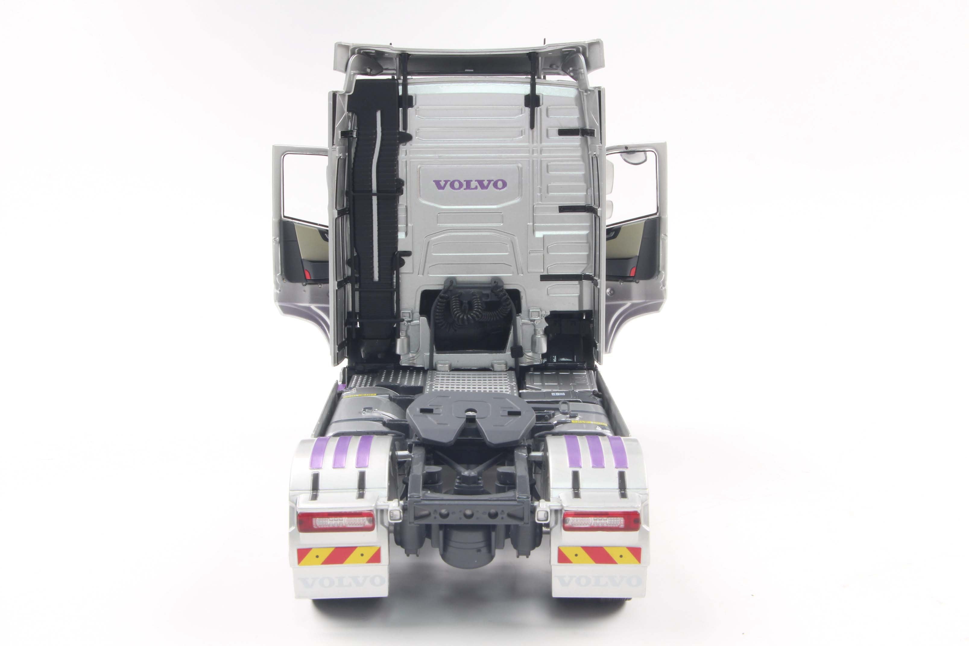 [SOLIDO] 1:24 Volvo Trucks FH Globetrotter XL Silver & Purple 2023