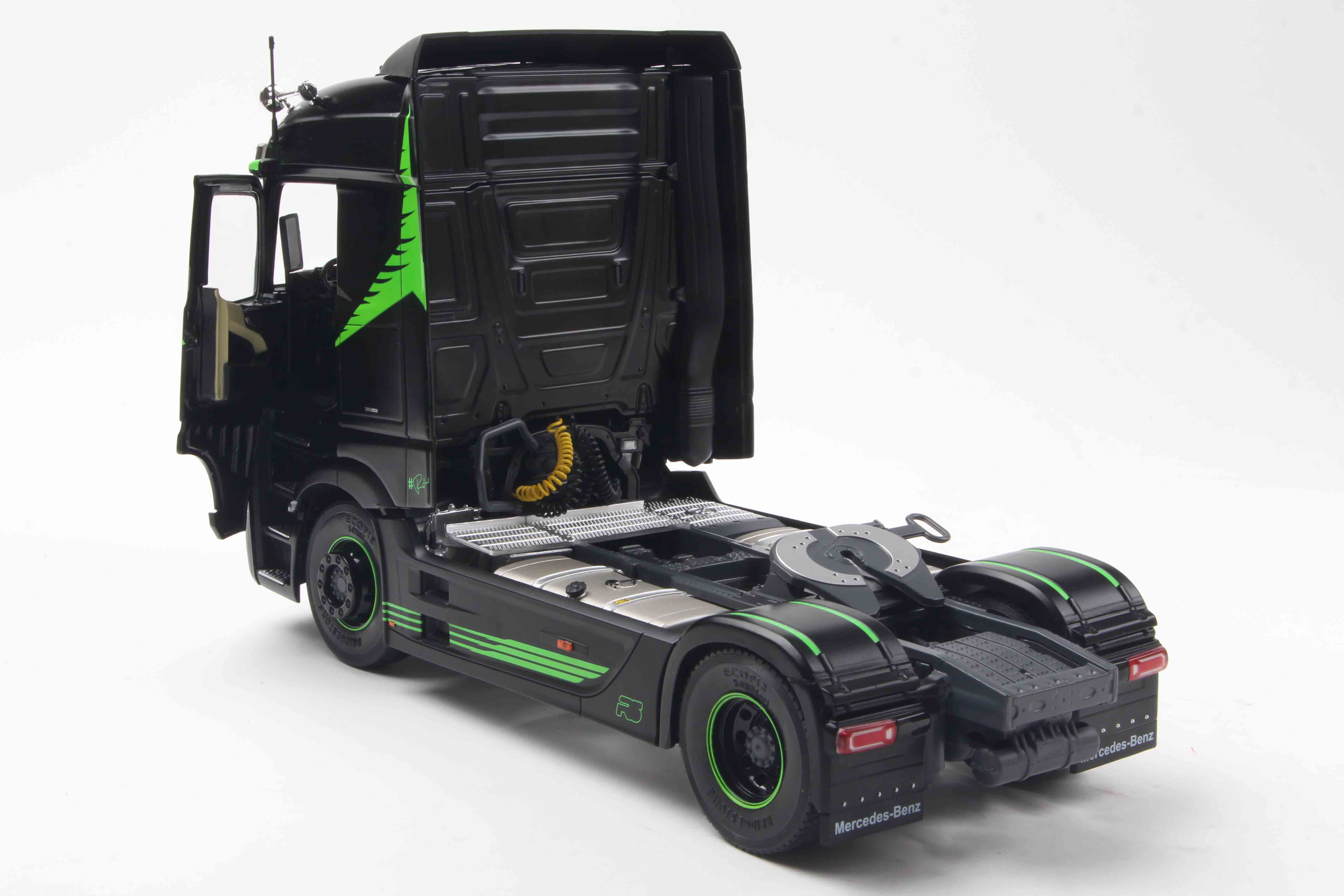 [SOLIDO] 1:24 Mercedes-Benz Actros R5 Italian Collection Black 2021