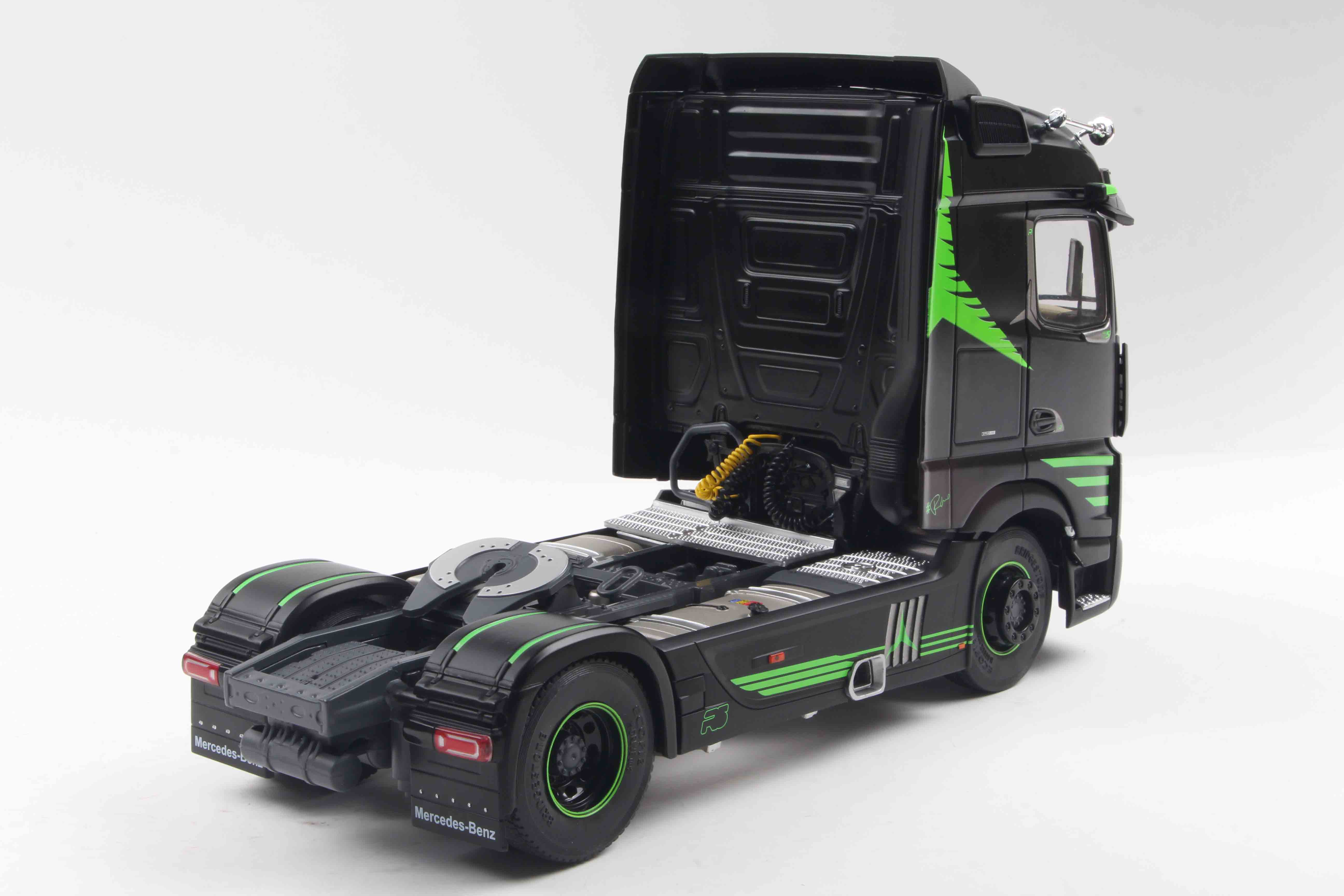 [SOLIDO] 1:24 Mercedes-Benz Actros R5 Italian Collection Black 2021