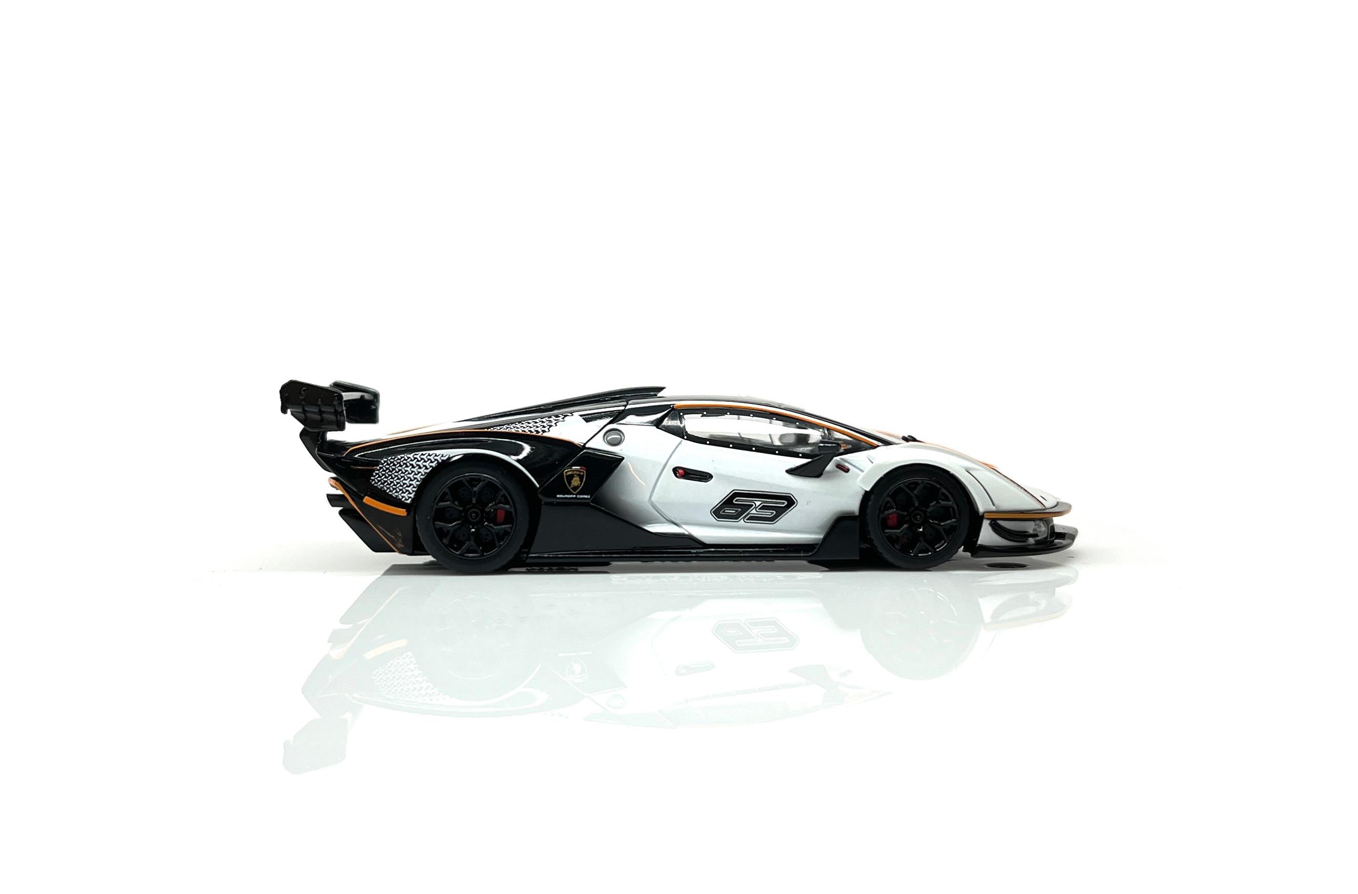 [HUNGHING] 1:64 Lamborghini Essenza SCV12 White