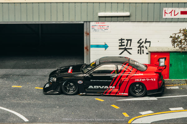 [TARMAC WORKS] 1:43 LB-ER34 Super Silhouette Skyline Advan