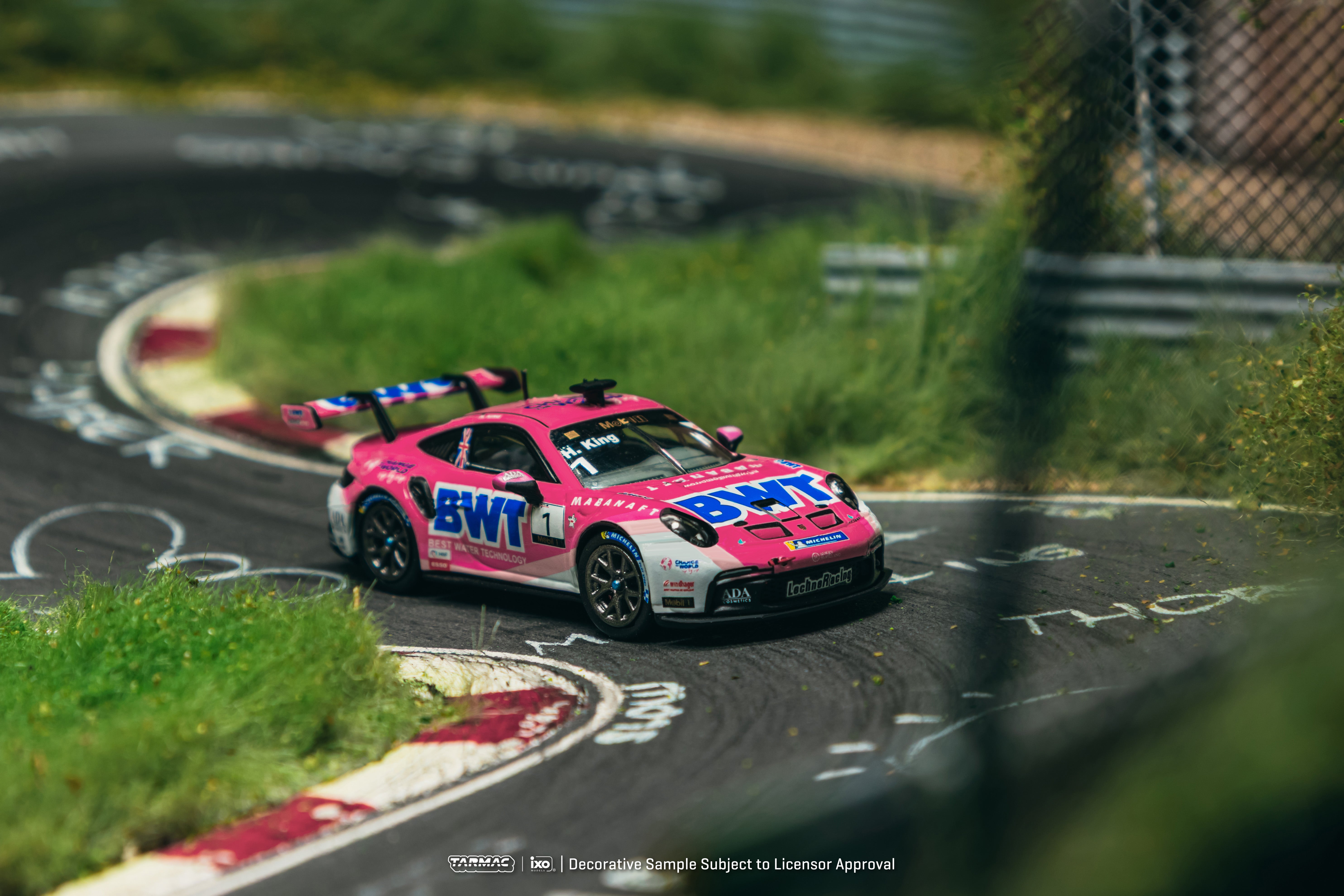 [TARMAC WORKS] 1:64 Porsche 911 GT3 Cup (992) Porsche Mobil 1 Supercup 2024 Harry King