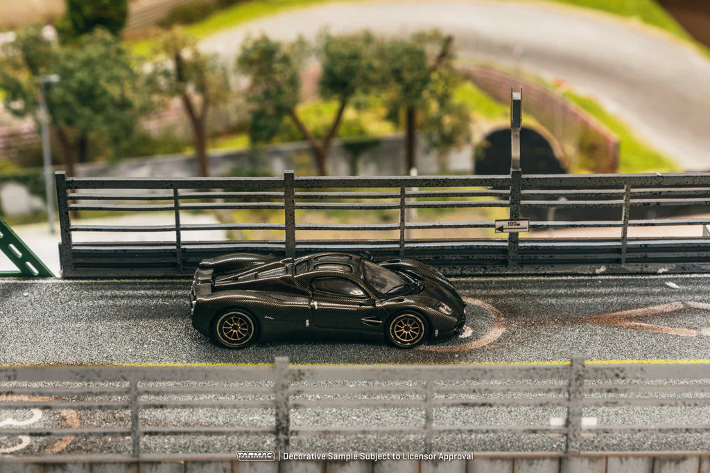 [TARMAC WORKS] 1/64 Pagani Utopia Black Carbon Fiber - GLOBAL64