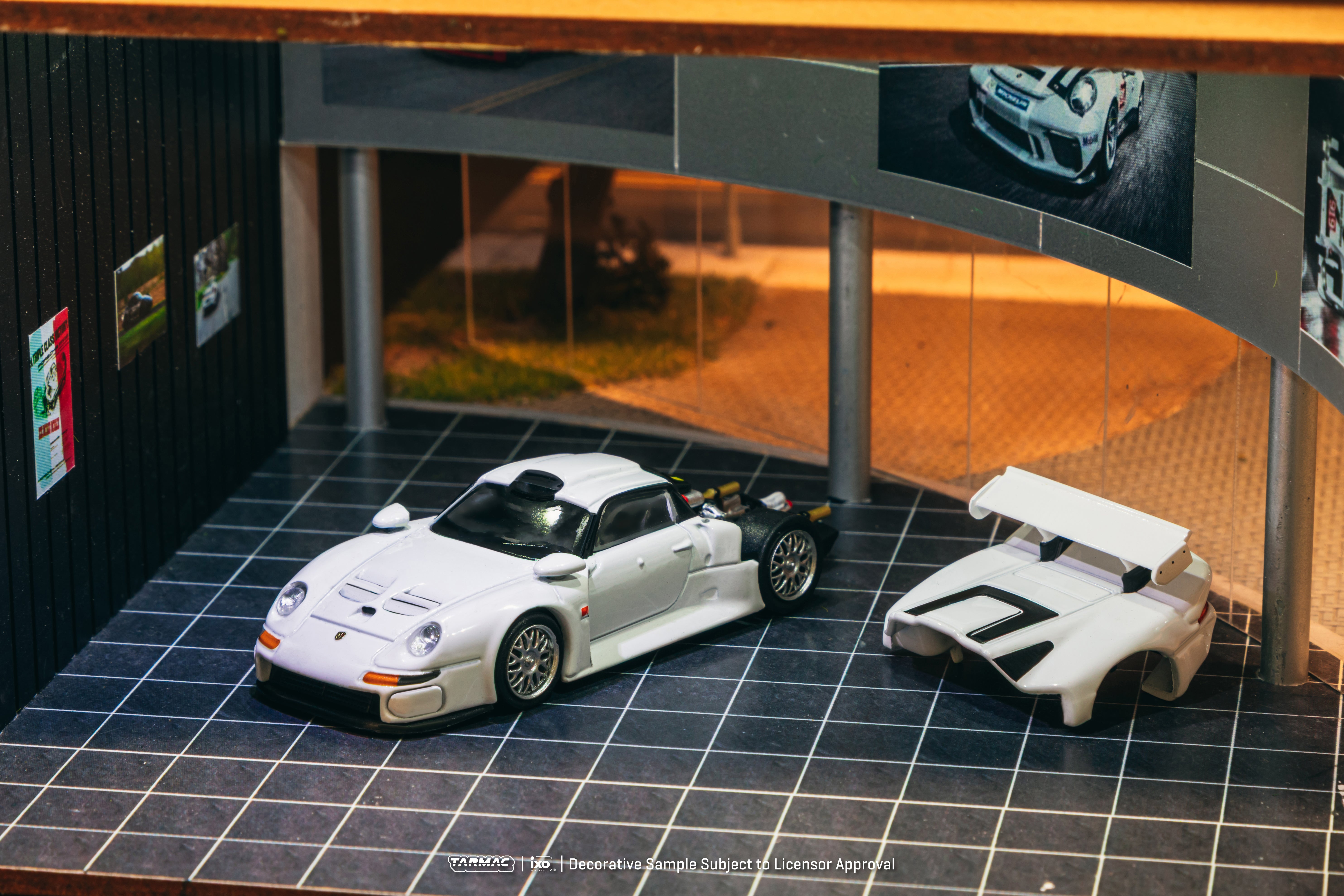 [TARMAC WORKS] 1:64 Porsche 911 GT1 White