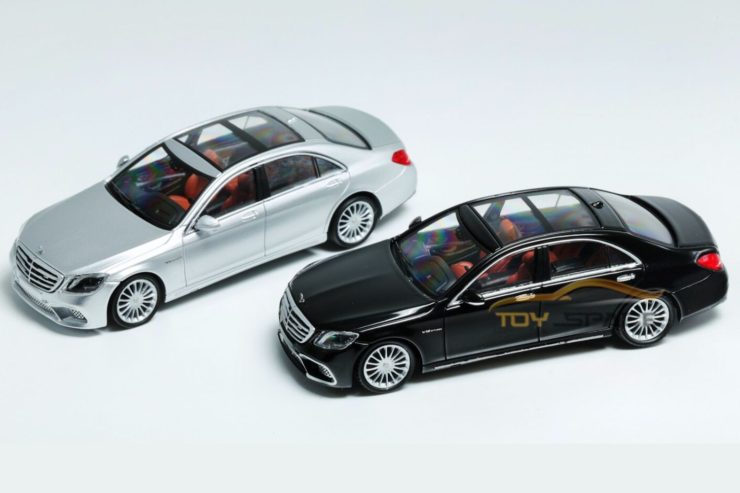 Fine Model 1/64 Mercedes S-Class S65 (W222)