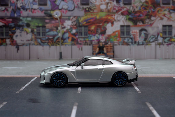 MotorHelix 1:18 Nissan GT-R R35 50e anniversaire 2019, modèle MotorHelix 1:18 Nissan GT-R R35 50e anniversaire 2019, modèle