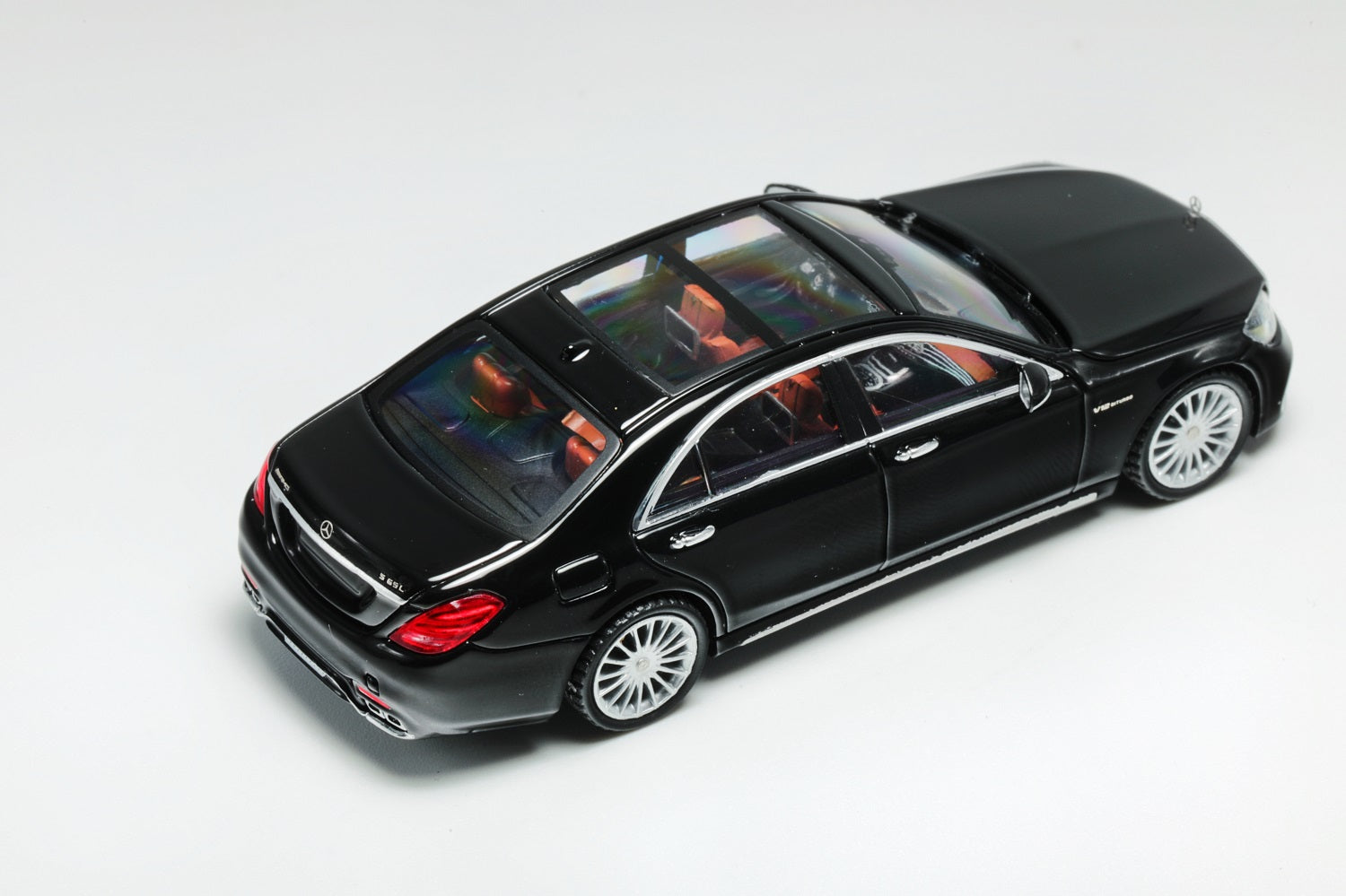 Fine Model 1/64 Mercedes S-Class S65 (W222)