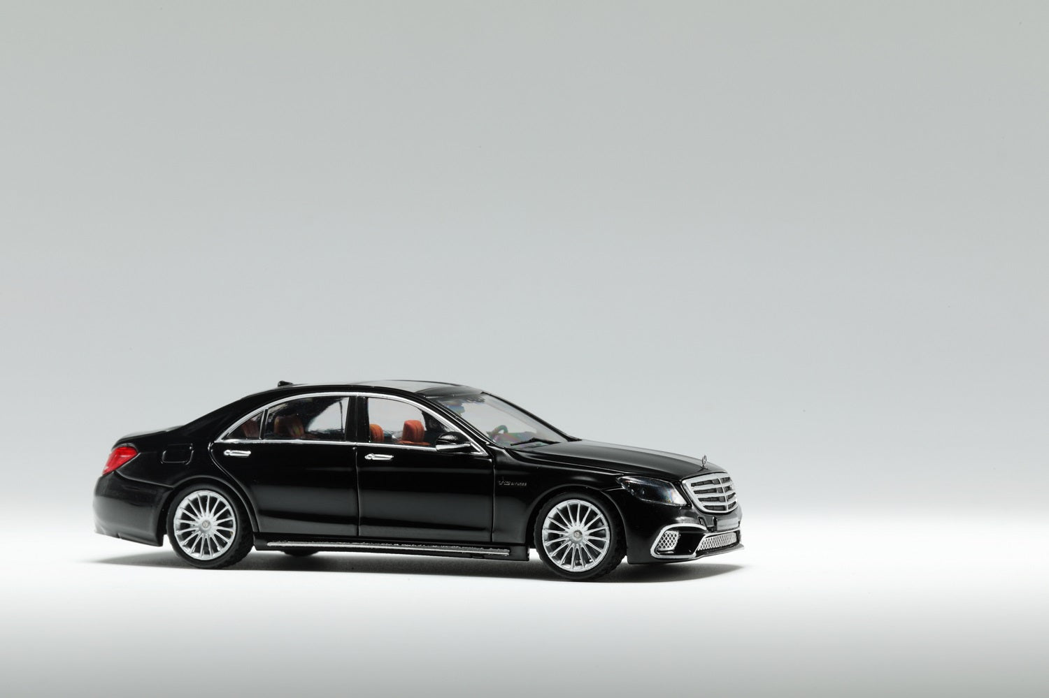 [FINE MODEL] 1/64 Mercedes S-Class S65 (W222)