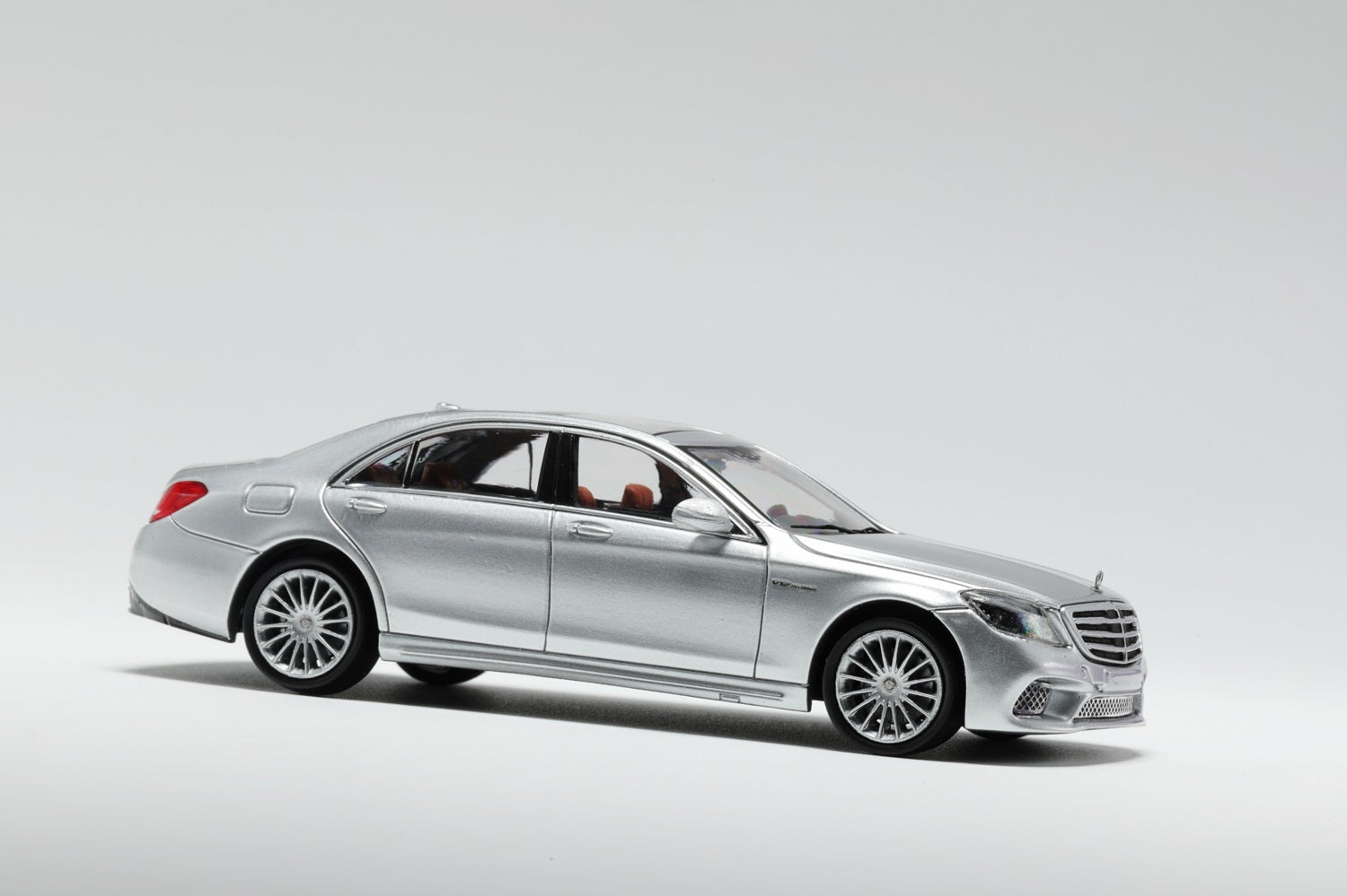 [FINE MODEL] 1/64 Mercedes S-Class S65 (W222)