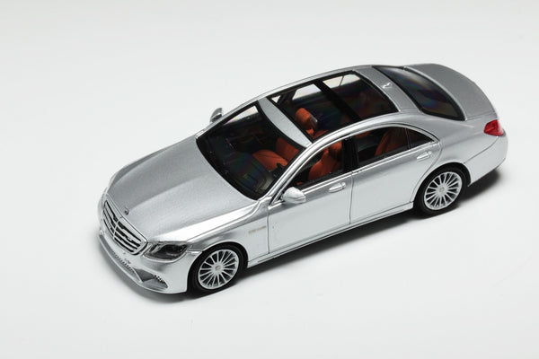 Fine Model 1/64 Mercedes S-Class S65 (W222)